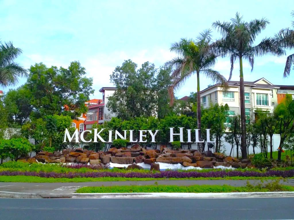 5-BedroomHouseandLotforLeaseinMckinleyHillVillage,Taguig-1.jpg