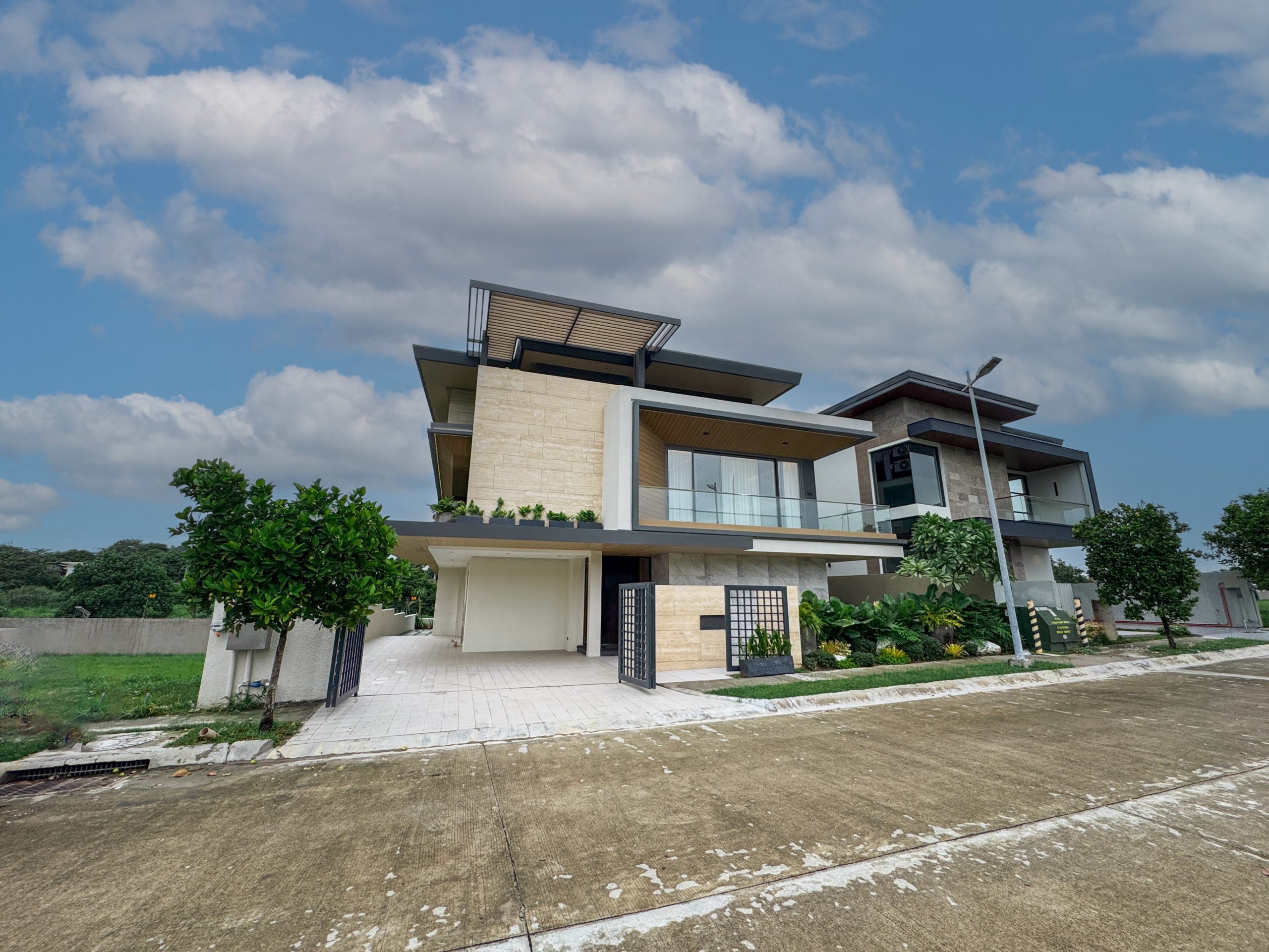 5-BedroomHouseandLotforSaleatTheEnclavesAlabang-1.jpg