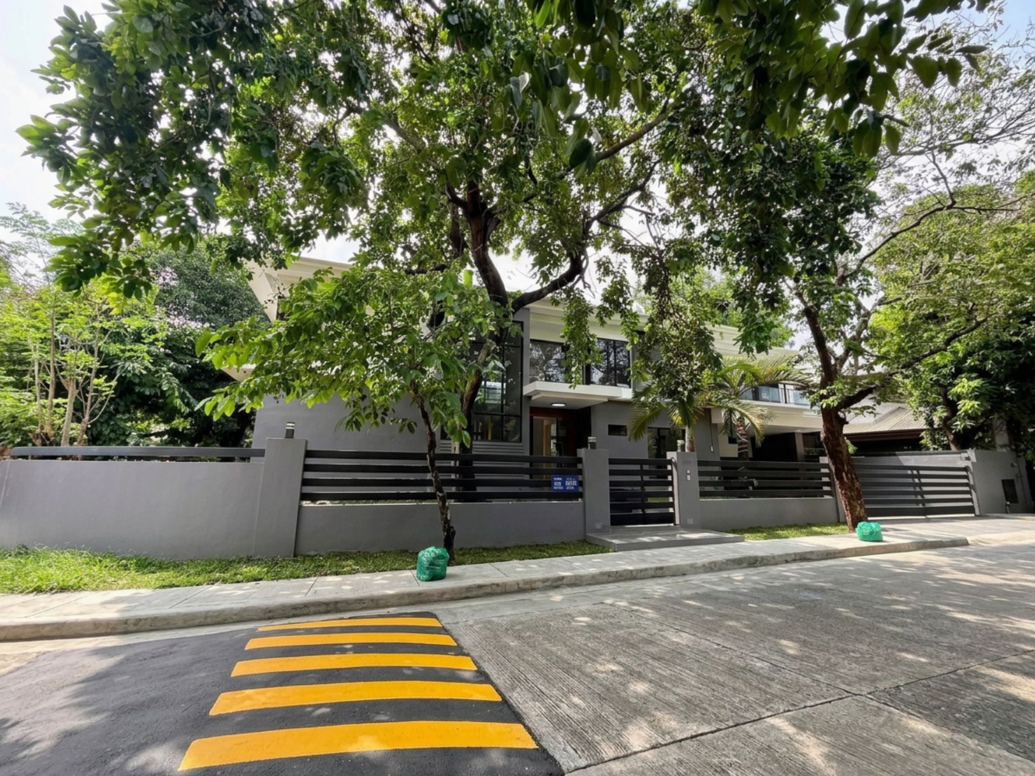 6-BedroomHouseandLotforSaleinAyalaAlabang,Muntinlupa-1.jpg