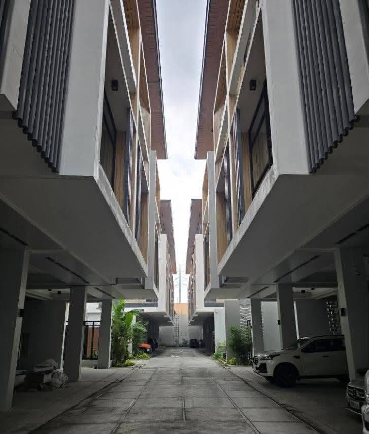 4-BedroomTownhouseforLeaseinOxfordResidences,StaMesaHeights,QuezonCity-1.jpg