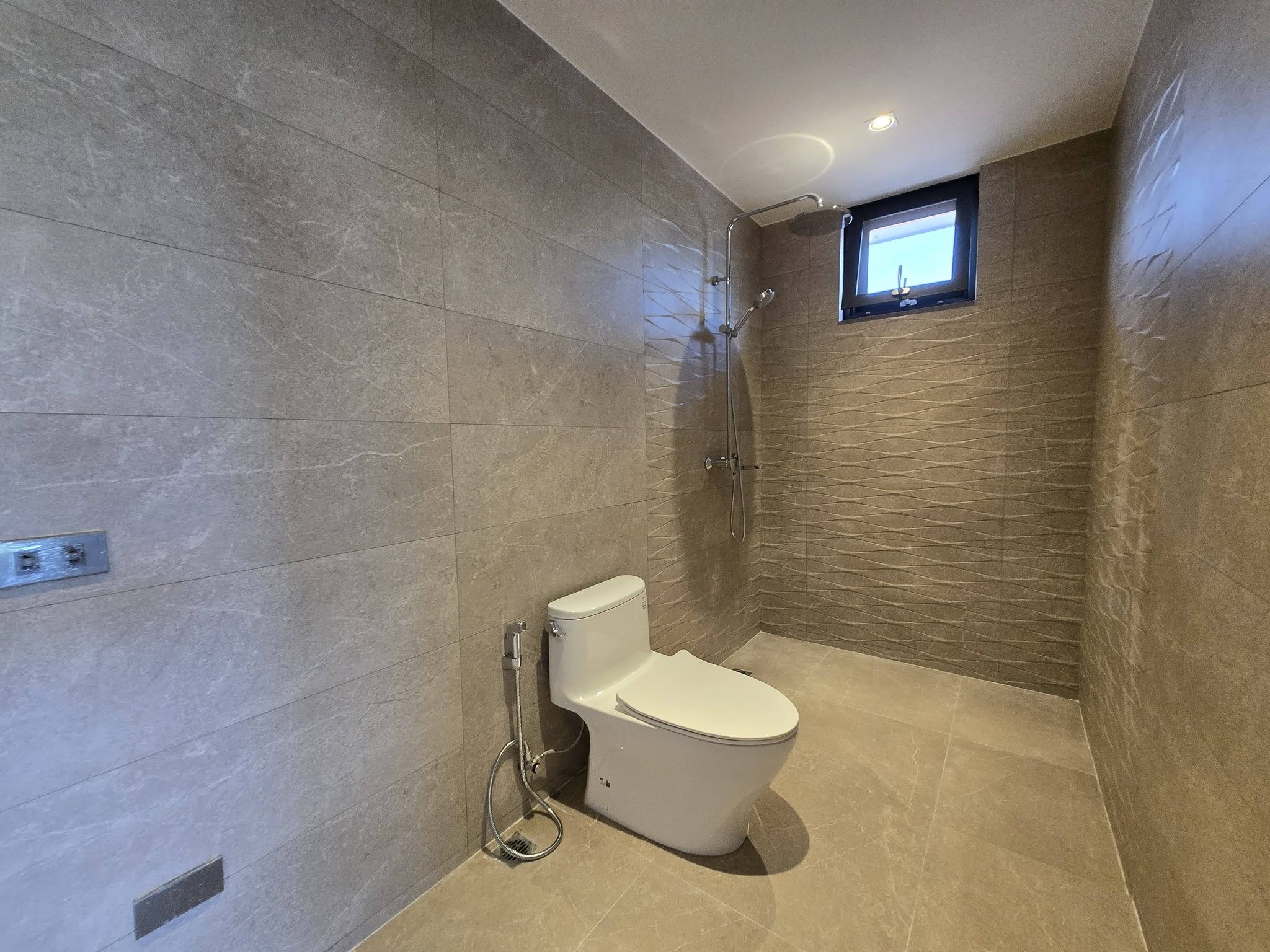 4-BedroomHouseandLotforSaleinAcropolis,QuezonCity-14.jpg