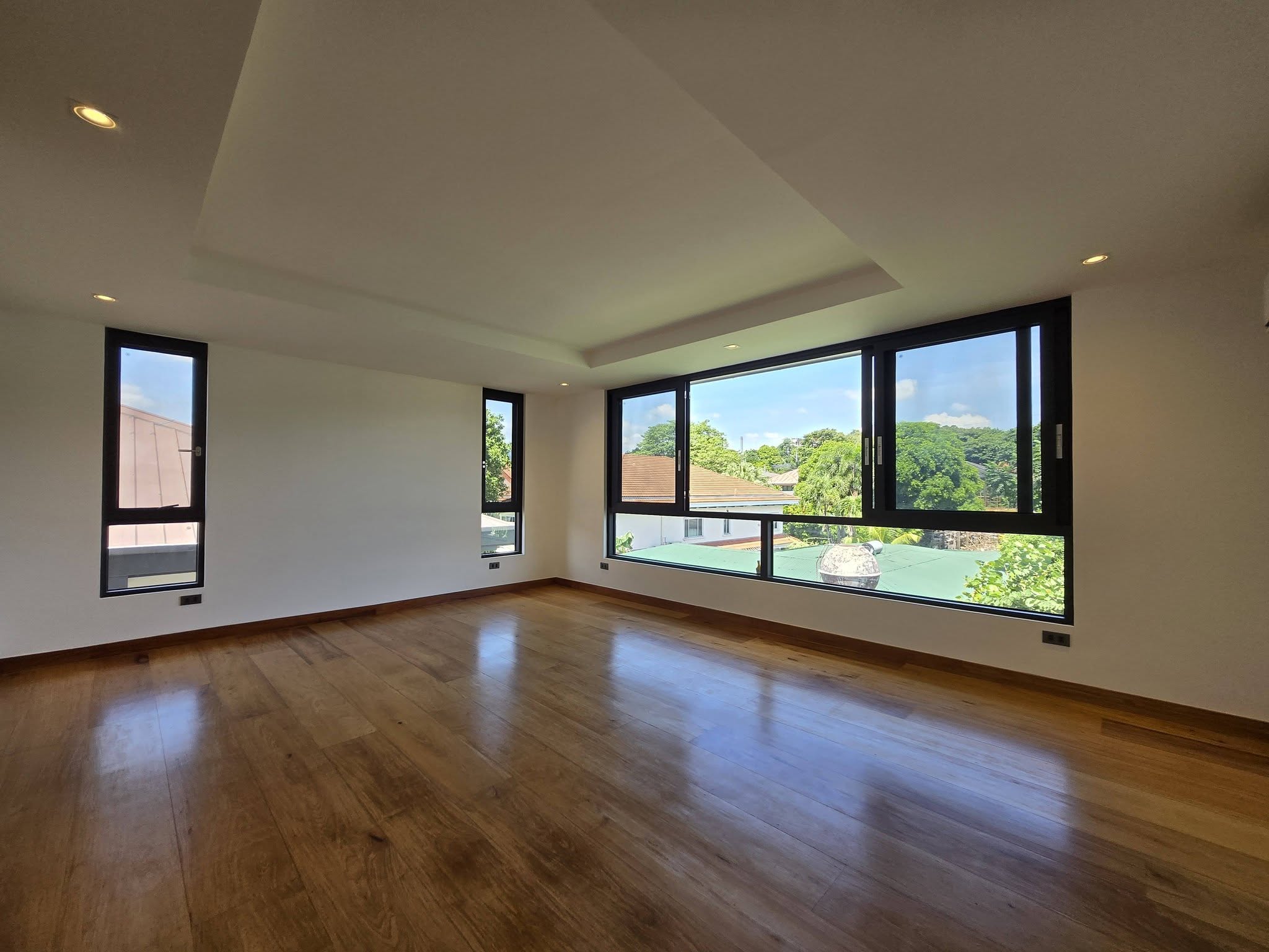 4-BedroomHouseandLotforSaleinAcropolis,QuezonCity-8.jpg