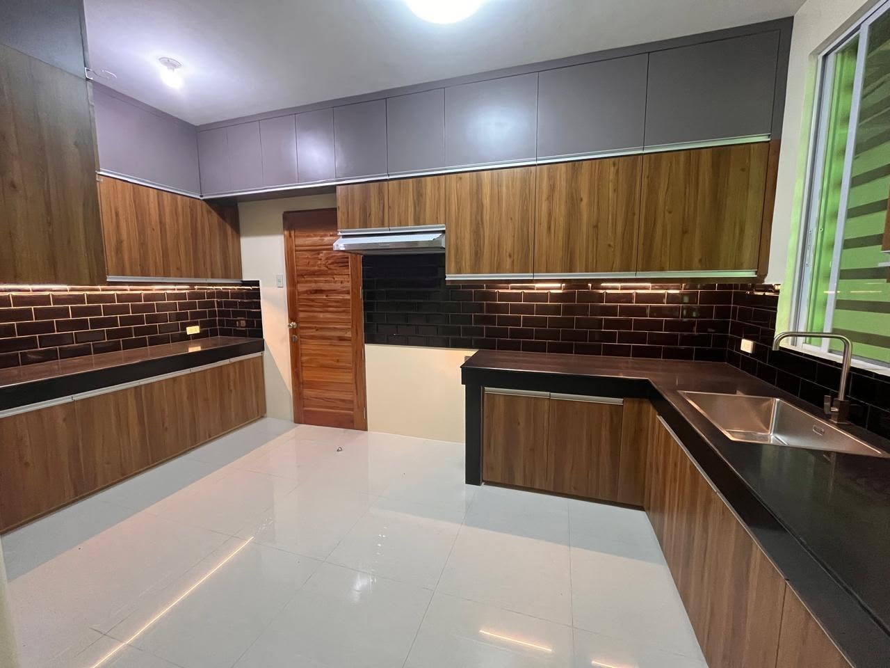 3-BedroomTownhouseforLeaseinSt.Ignatius,QuezonCity-3.jpg