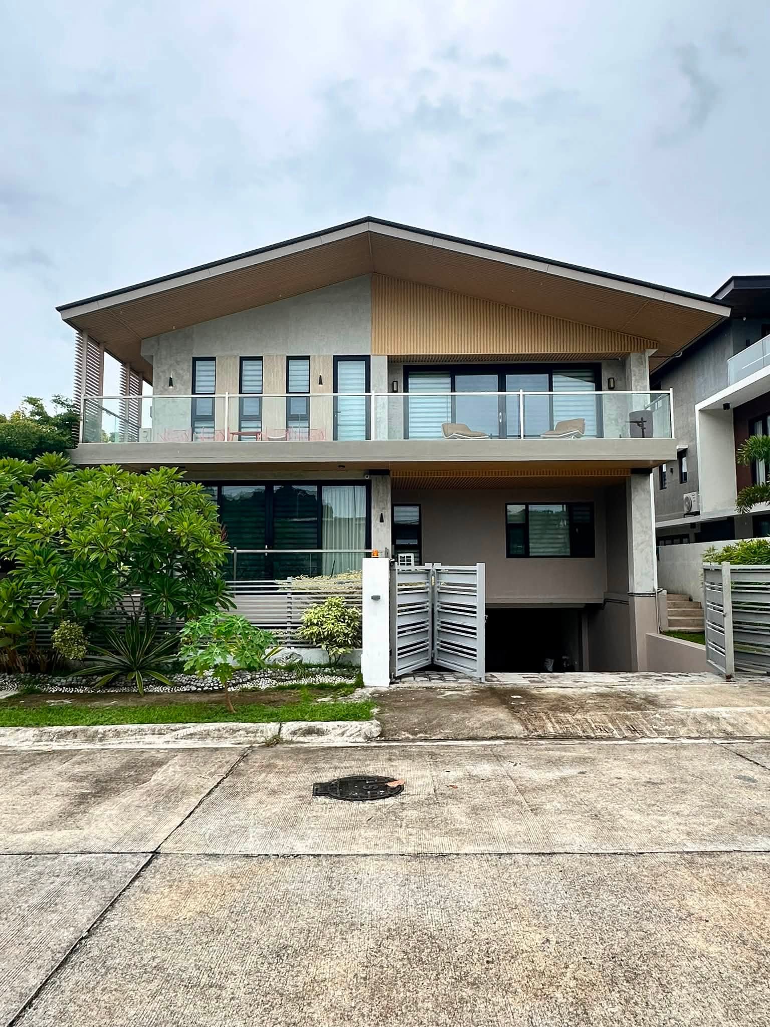 2-BedroomHouseandLotforSaleinTheEnclaveAlabang-1.jpg