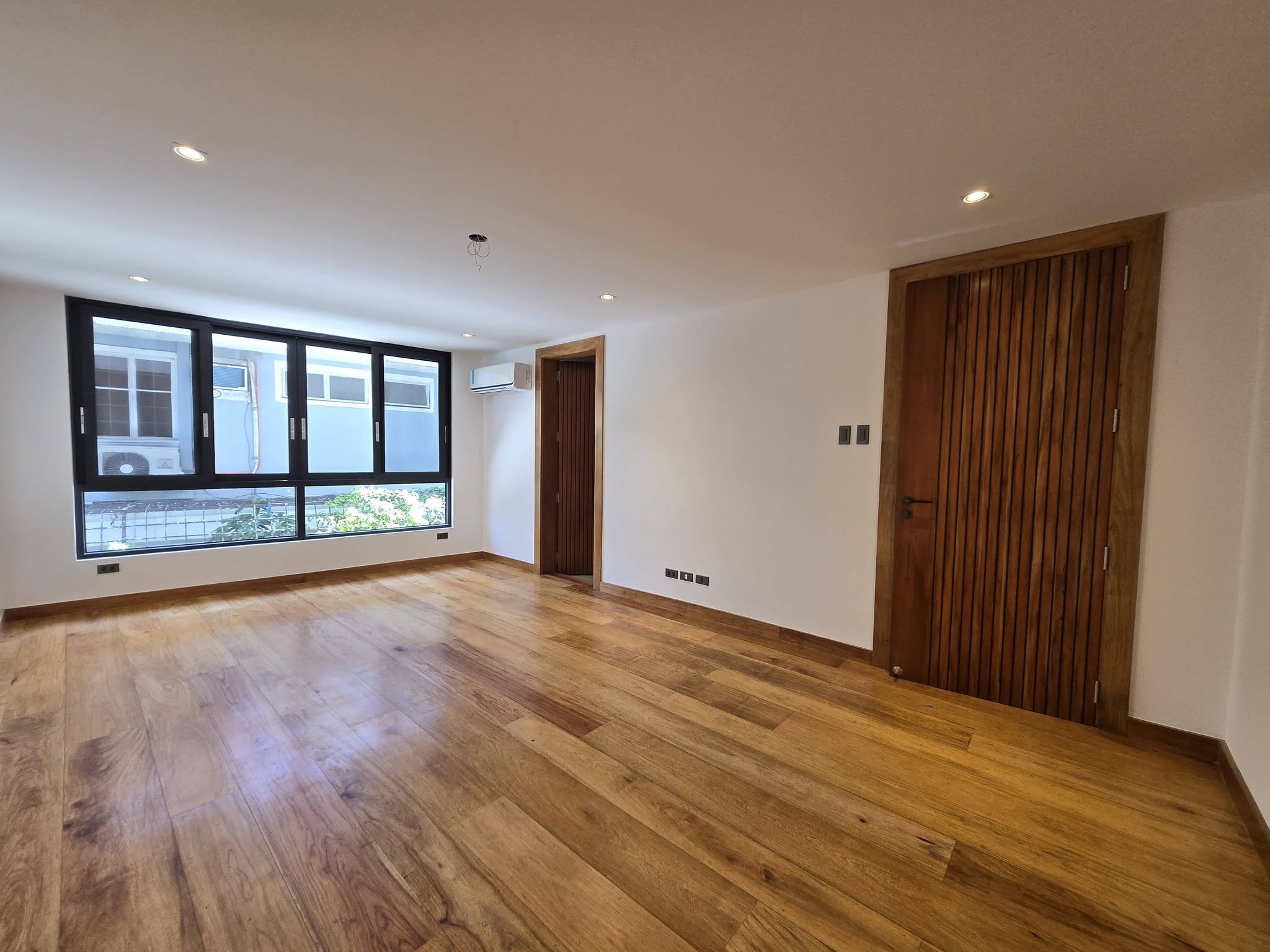 4-BedroomHouseandLotforSaleinAcropolis,QuezonCity-7.jpg