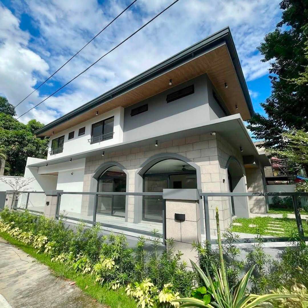 5-BedroomHouseandLotforSaleinTierraNueva,Alabang,Muntinlupa-1.jpg