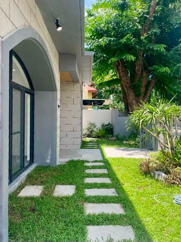 5-BedroomHouseandLotforSaleinTierraNueva,Alabang,Muntinlupa-3.jpg