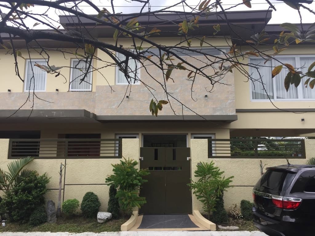 6-BedroomHouseandLotforSaleinMerville,Parañaque-1.jpg