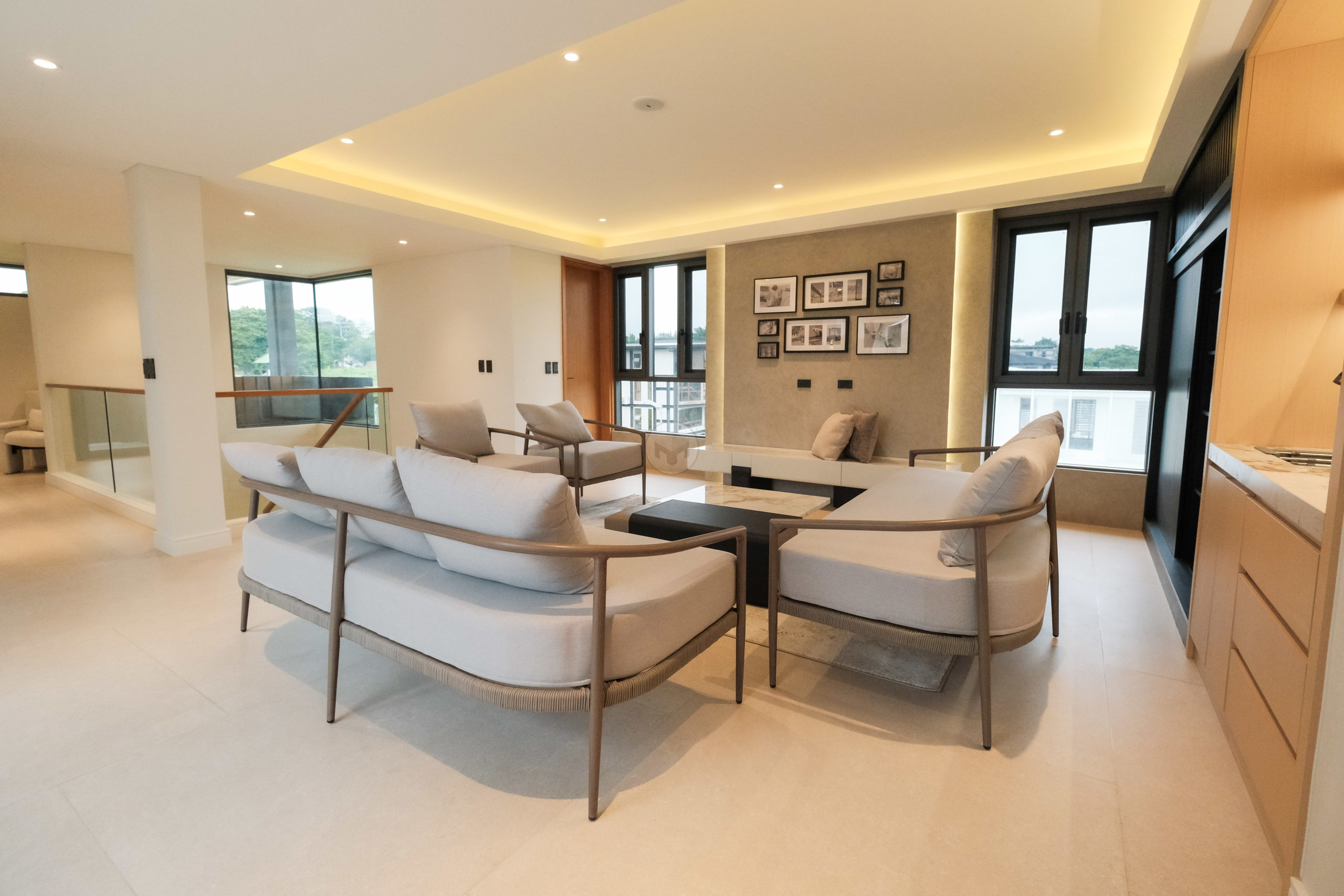 5-BedroomHouseandLotforSaleatTheEnclavesAlabang-7.jpg