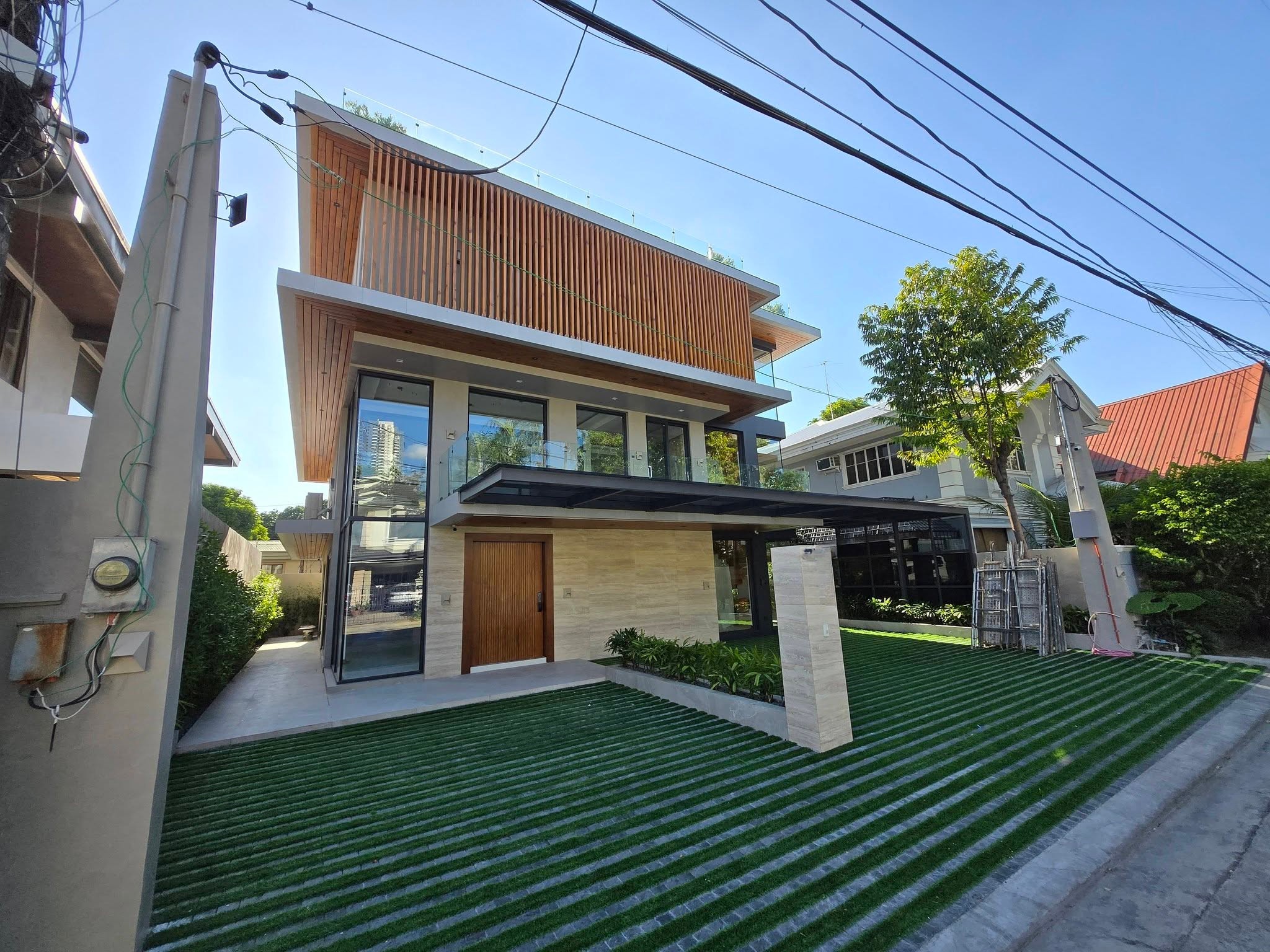 4-BedroomHouseandLotforSaleinAcropolis,QuezonCity-2.jpg