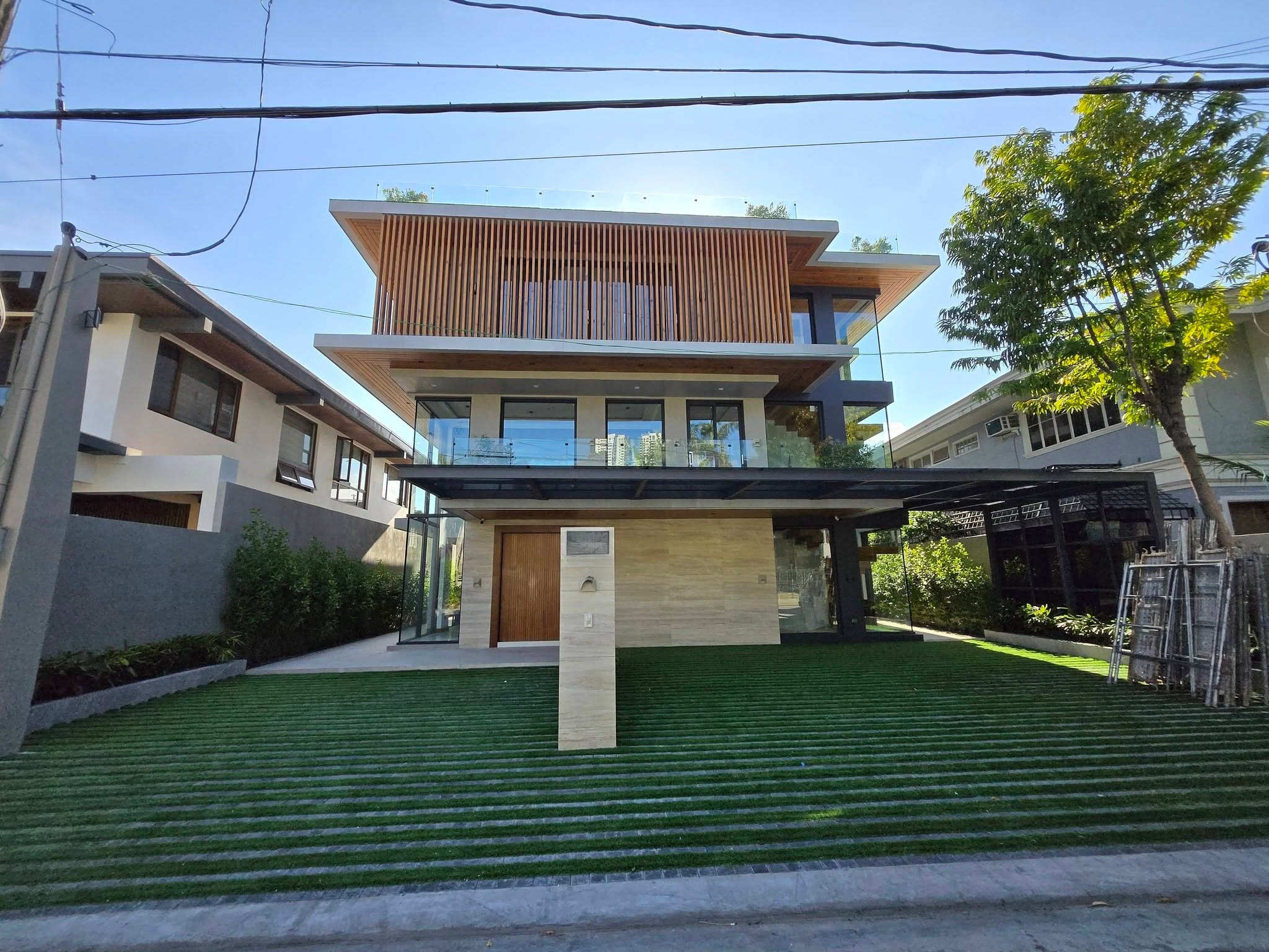4-BedroomHouseandLotforSaleinAcropolis,QuezonCity-1.jpg