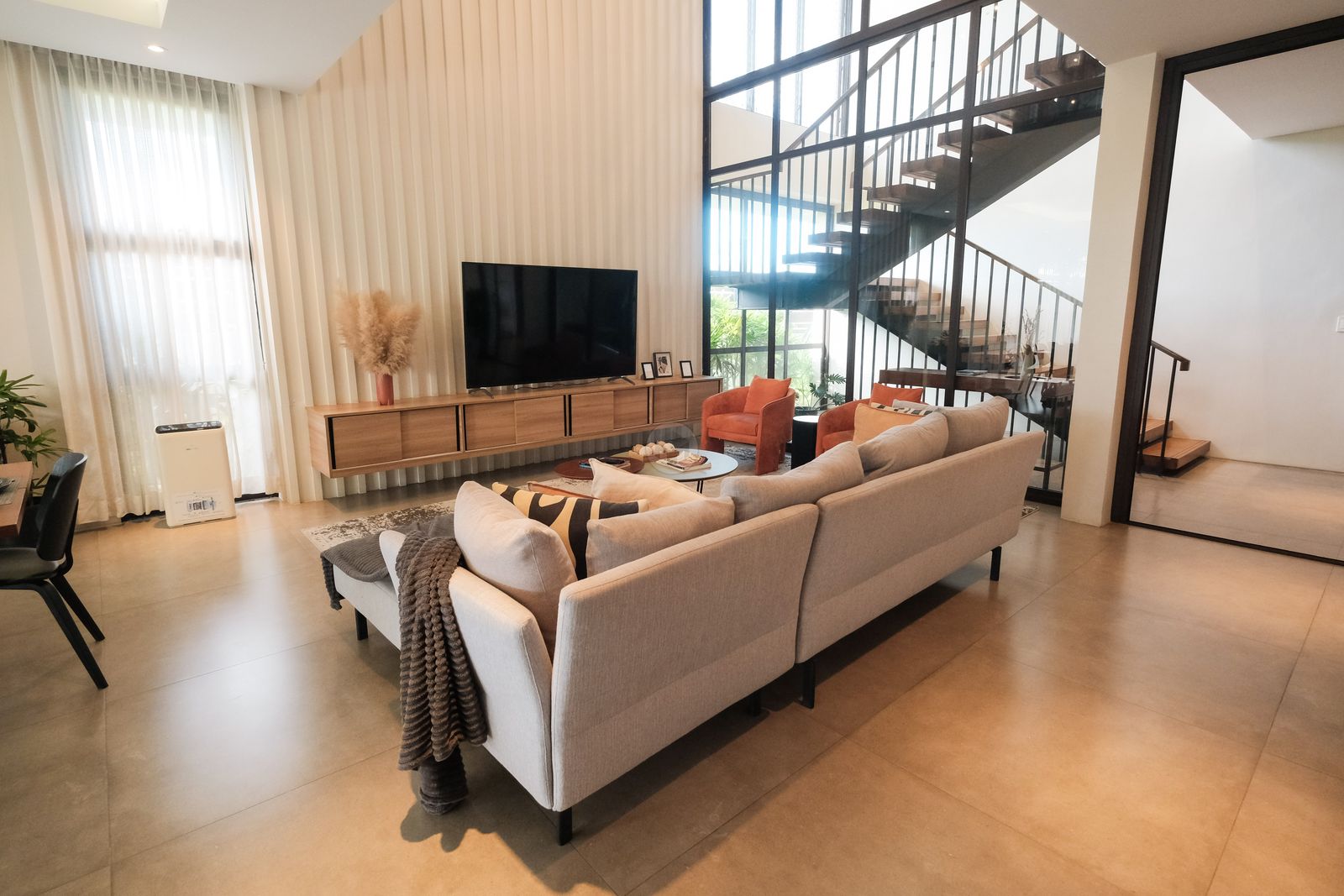 4-BedroomHouseandLotforSaleinSta.Rosa,Laguna-1.jpg