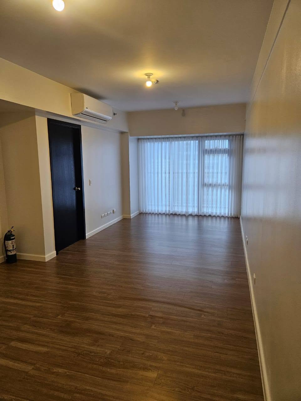 1-BedroomCondoUnitforLeaseinParkTriangleResidences,BGC,Taguig-1.jpg