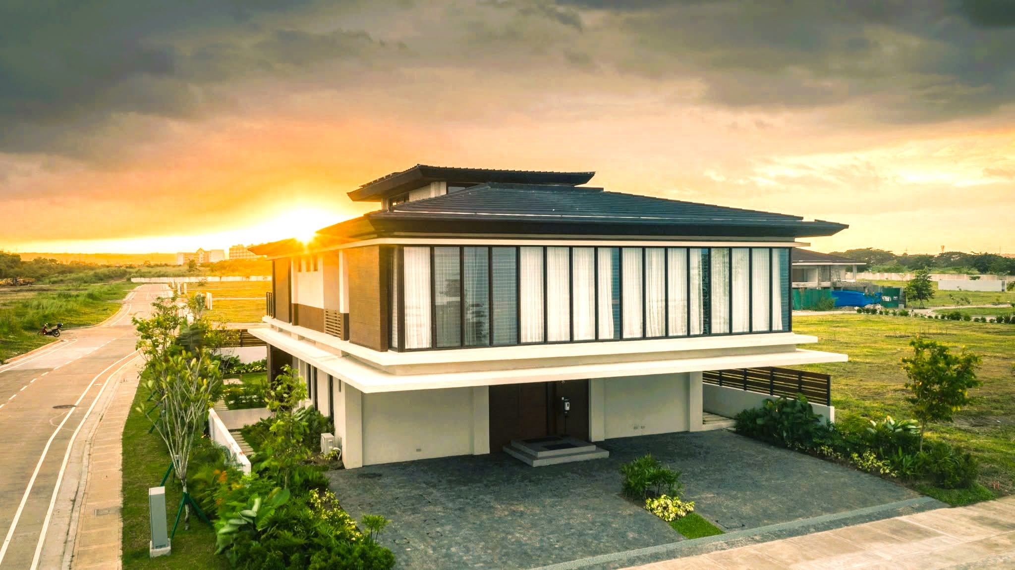4-BedroomHouseandLotforSaleinGreenfieldCity,Sta.Rosa,Laguna-1.jpg