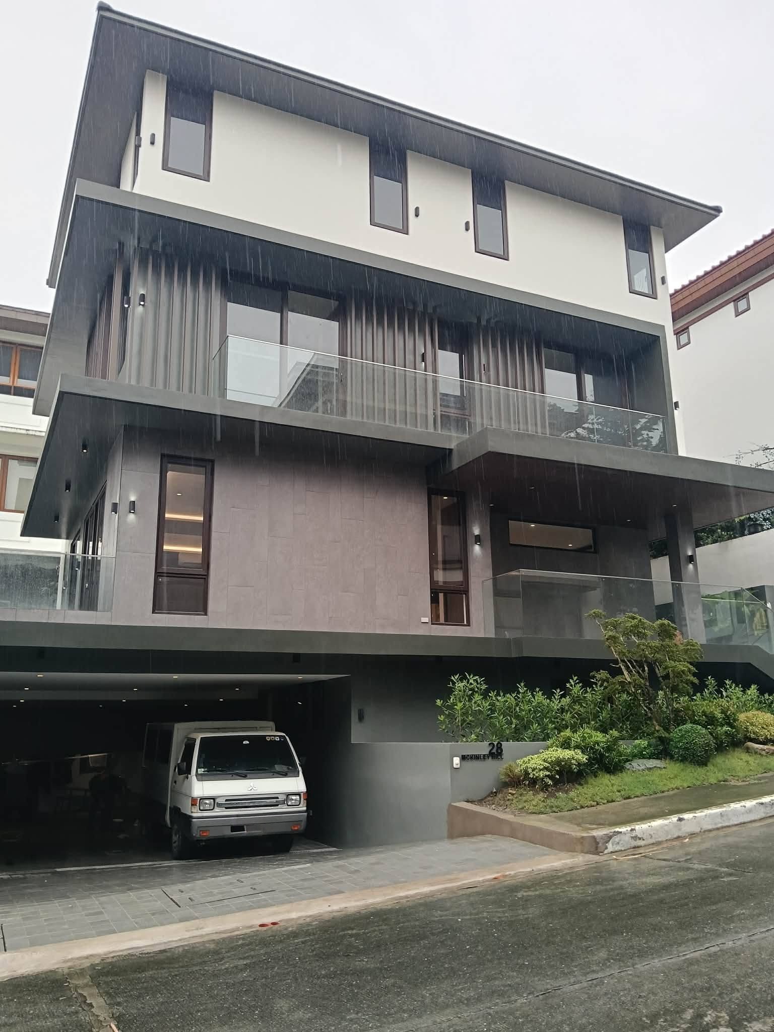 5-BedroomHouseandLotforLeaseinMcKinleyHillVillage,TaguigCity-1.jpg