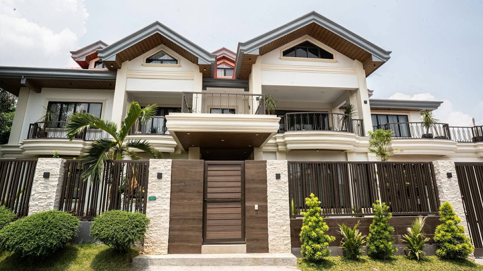 8-BedroomHouseandLotforSaleinLasPiñasCity-1.jpg