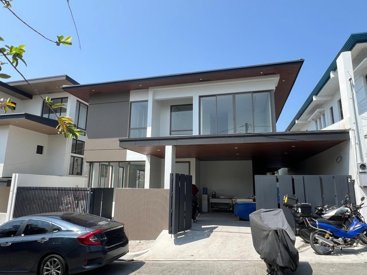 5-BedroomHouseandLotforSaleinBFHomes,Parañaque-1.jpg
