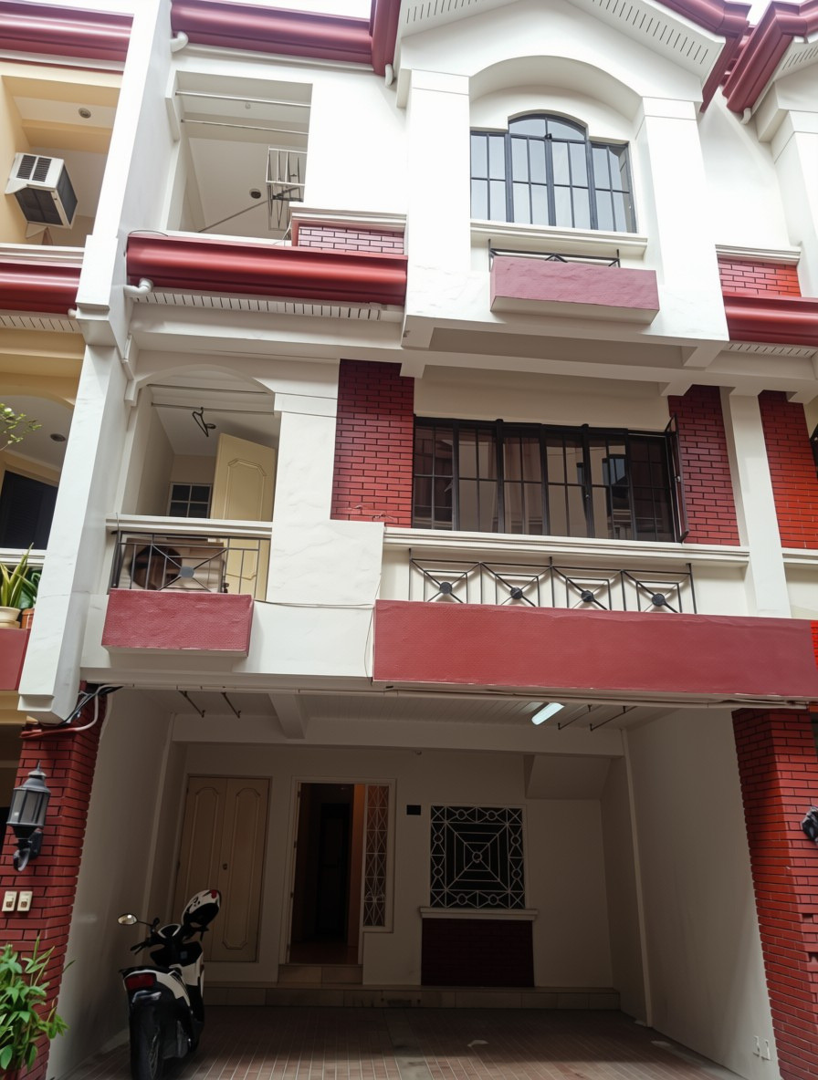 3-BedroomTownhouseforLeaseinCubao,QuezonCity-1.jpg