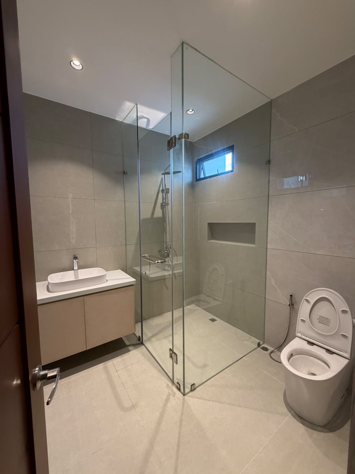 3-BedroomHouseandLotforSaleinBFInternationalVillage,LasPiñasCity-14.jpg