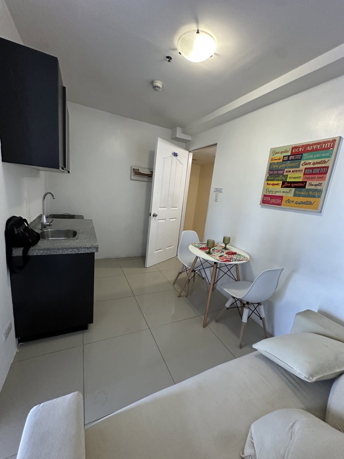 1-BedroomCondoUnitforSaleinGilPuyatAve.,MakatiCity-5.jpg