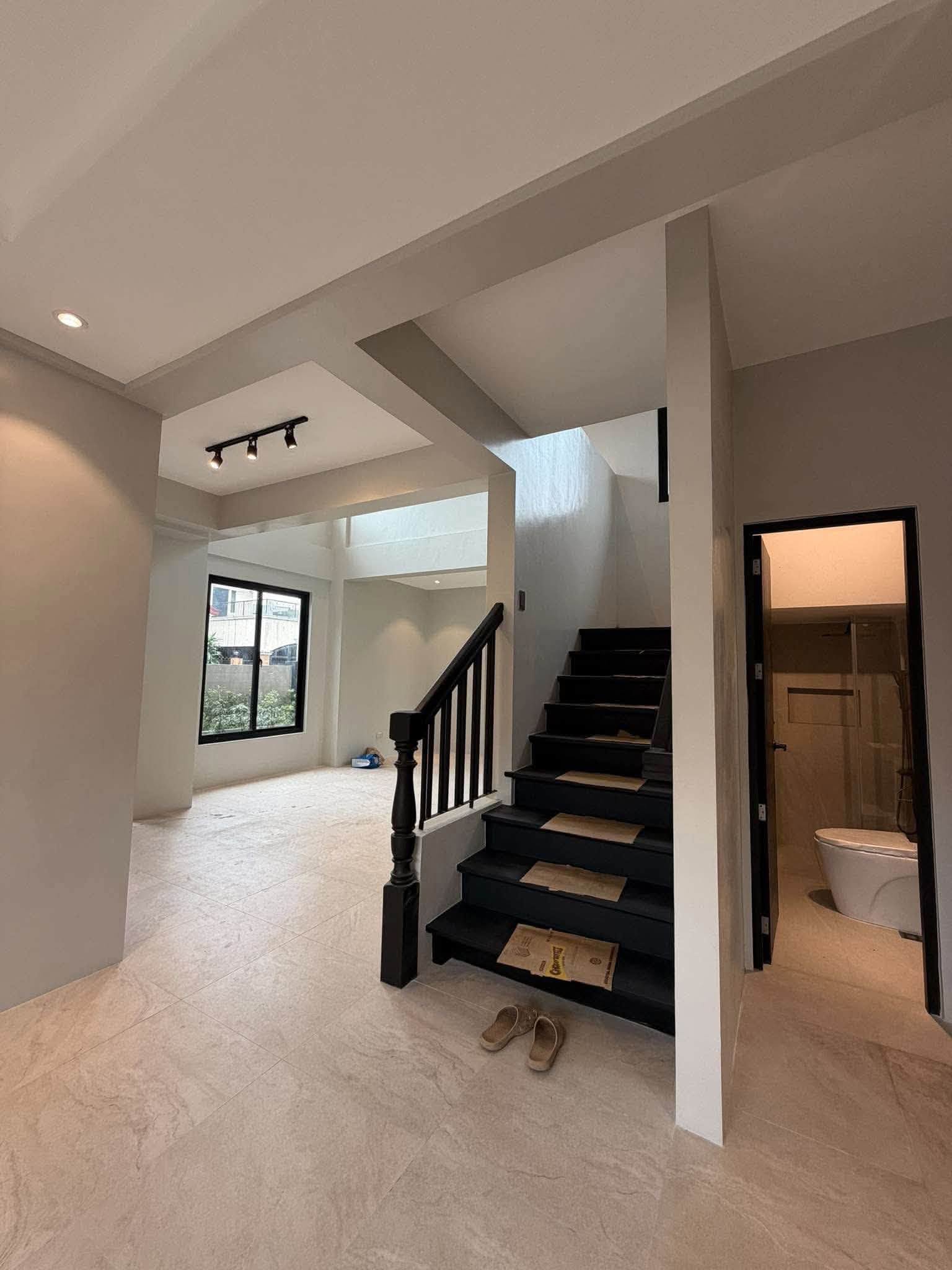4-BedroomHouseandLotforSaleinGreenwoodsExecutiveVillage,Taytay,Rizal-8.jpg