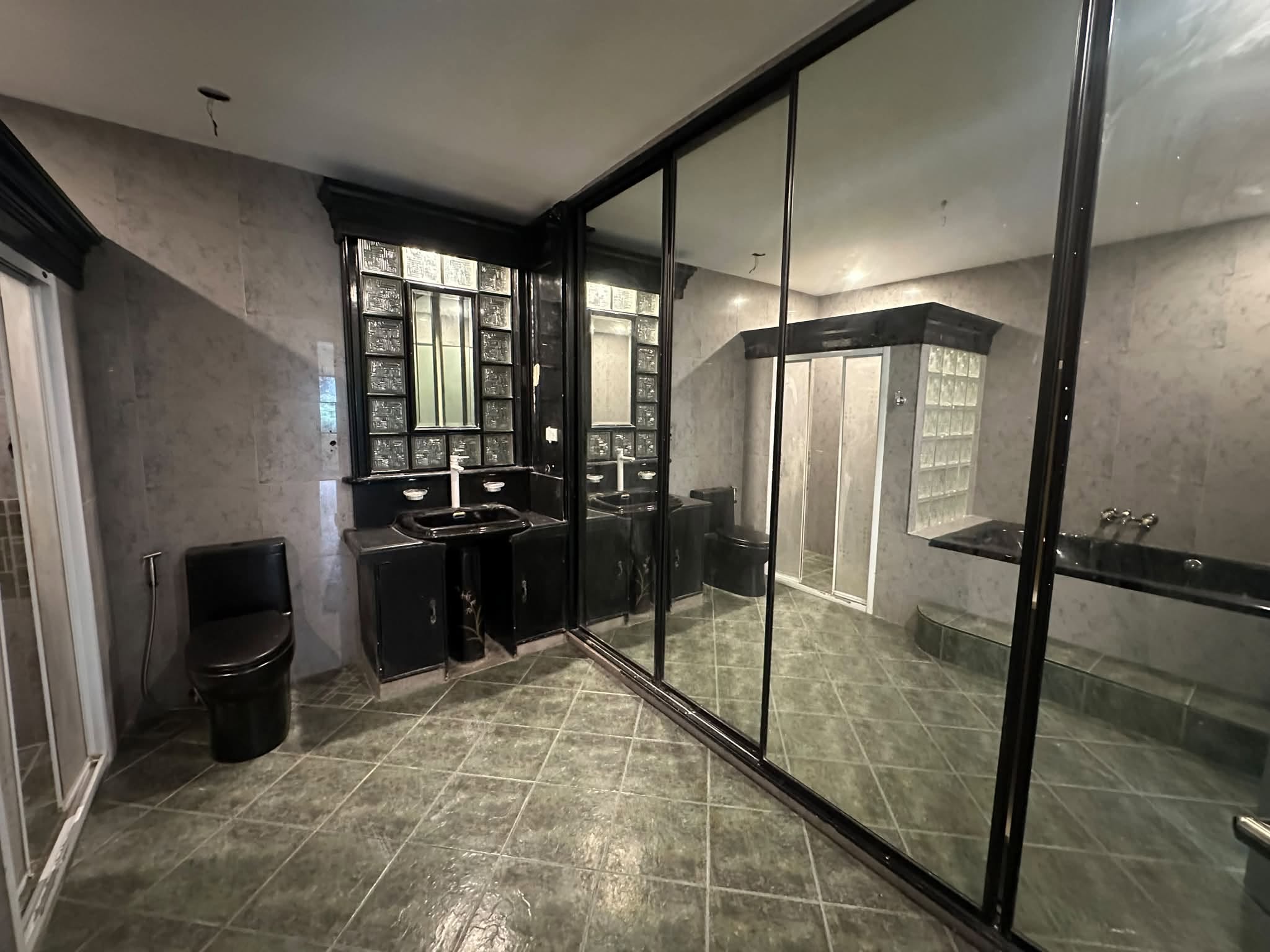 5-BedroomHouseandLotforSaleinQuezonCity-22.jpg
