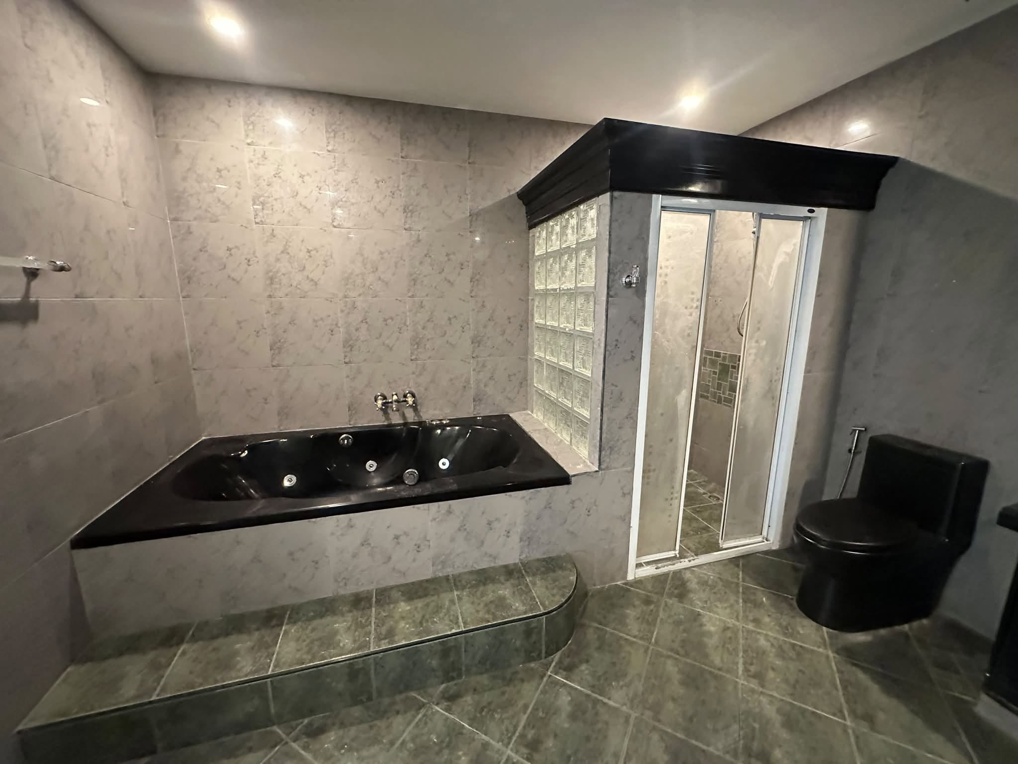 5-BedroomHouseandLotforSaleinQuezonCity-21.jpg