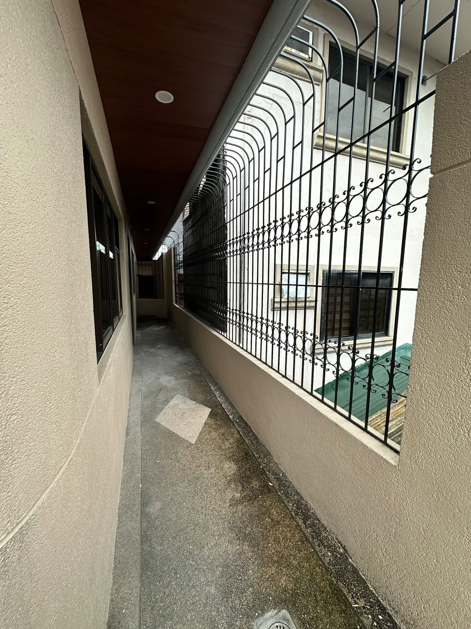 5-BedroomHouseandLotforSaleinQuezonCity-24.jpg