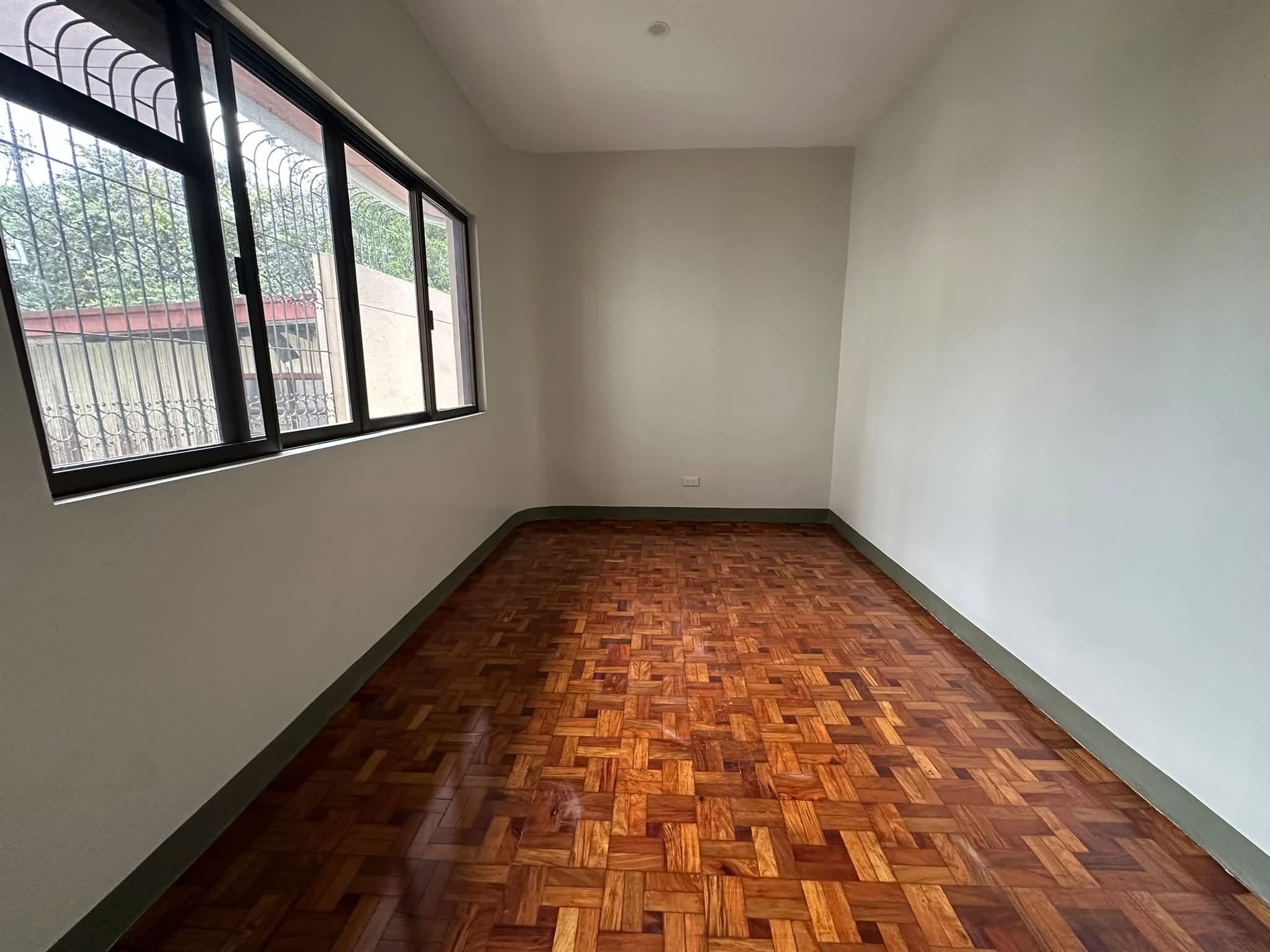 5-BedroomHouseandLotforSaleinQuezonCity-19.jpg