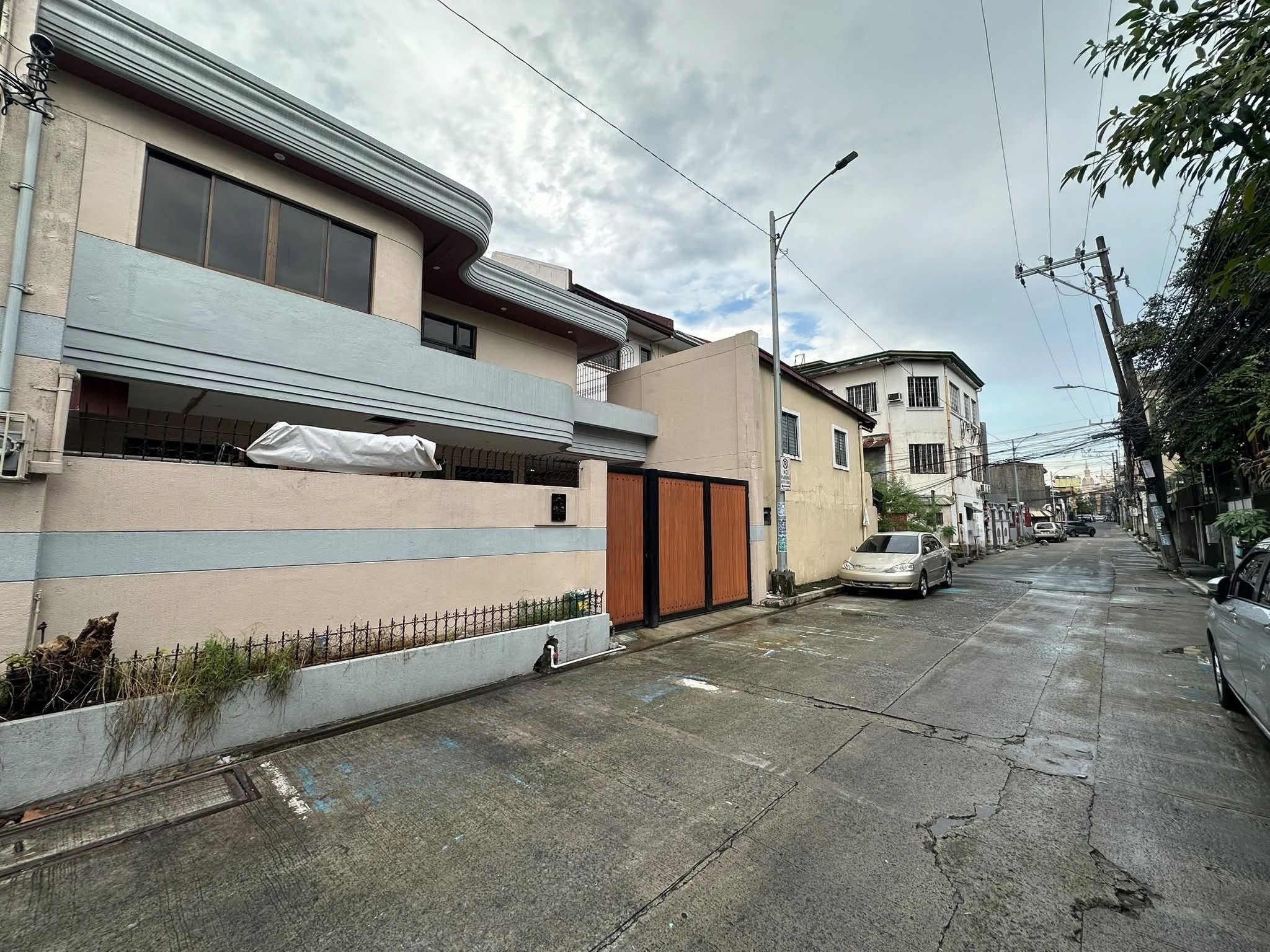 5-BedroomHouseandLotforSaleinQuezonCity-2.jpg