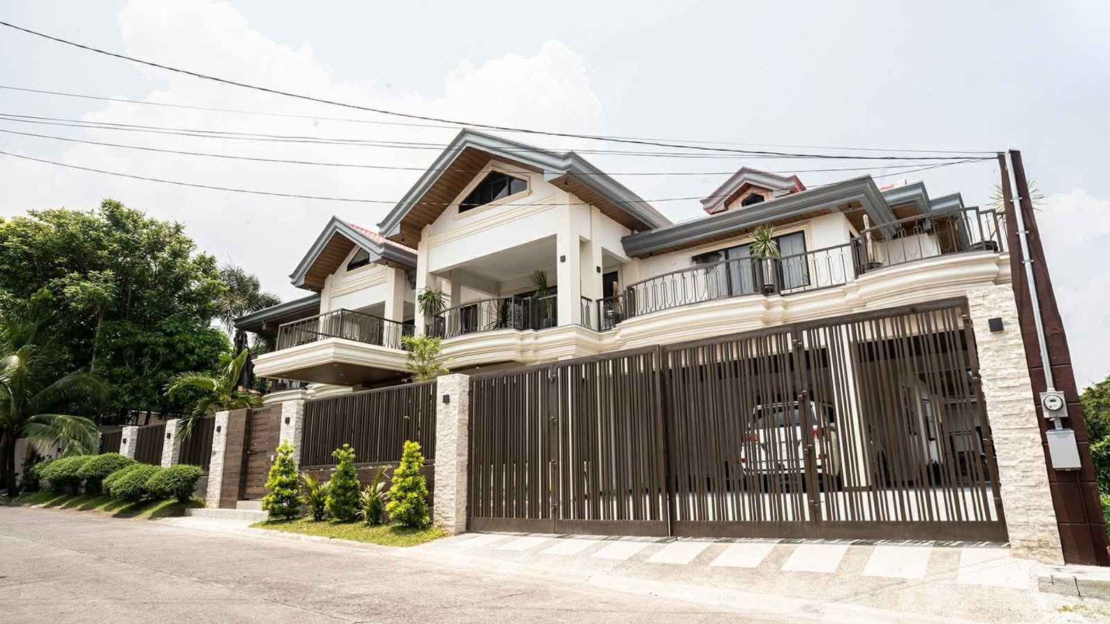 8-BedroomHouseandLotforSaleinLasPiñasCity-2.jpg
