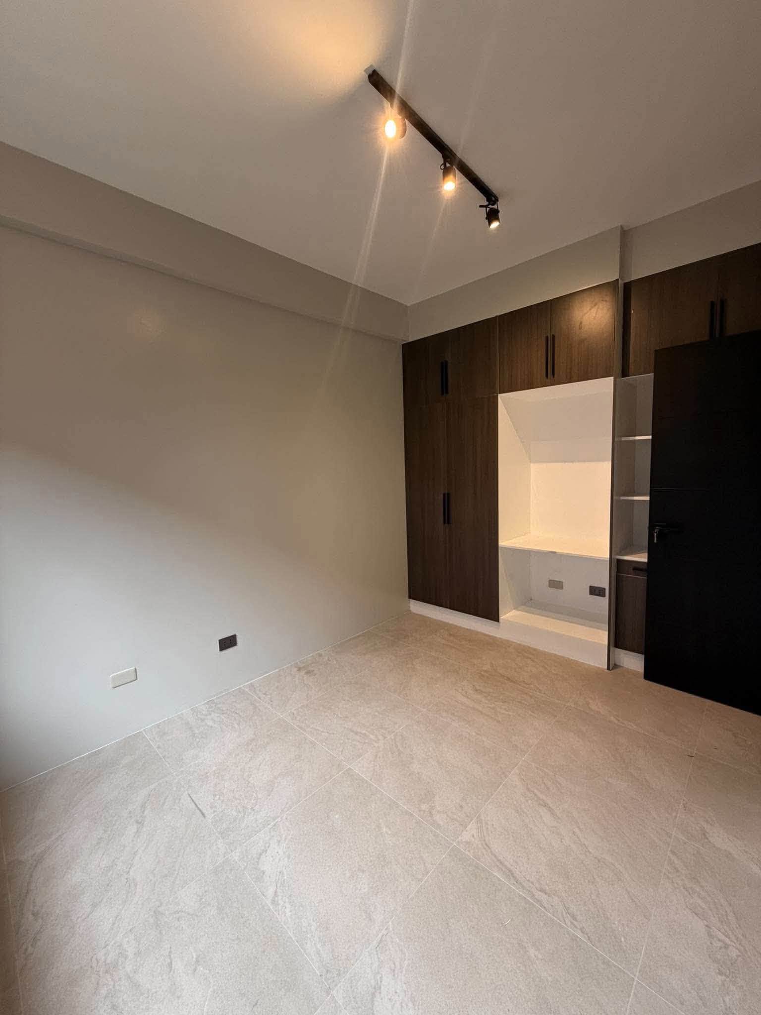 4-BedroomHouseandLotforSaleinGreenwoodsExecutiveVillage,Taytay,Rizal-12.jpg