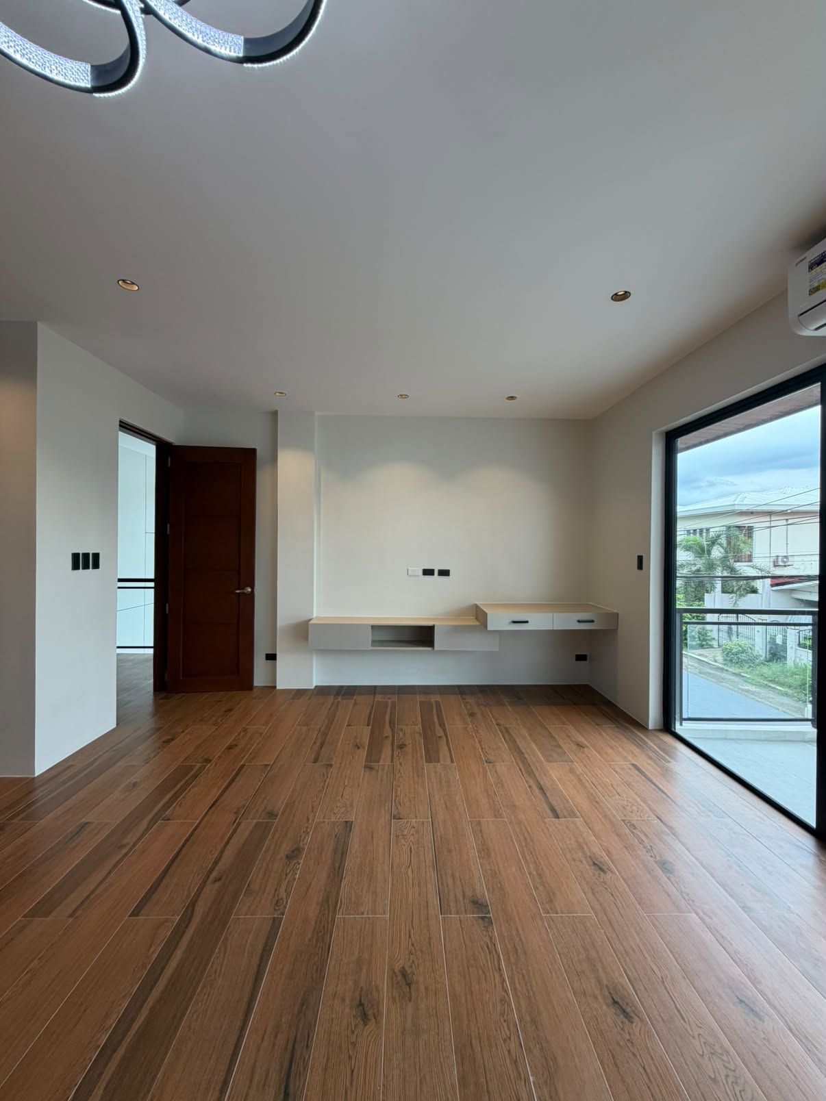 3-BedroomHouseandLotforSaleinBFInternationalVillage,LasPiñasCity-3.jpg
