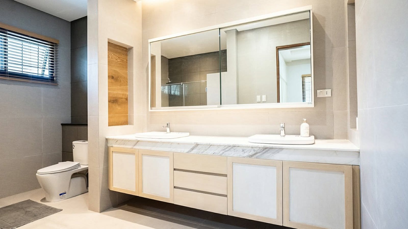 8-BedroomHouseandLotforSaleinLasPiñasCity-19.jpg