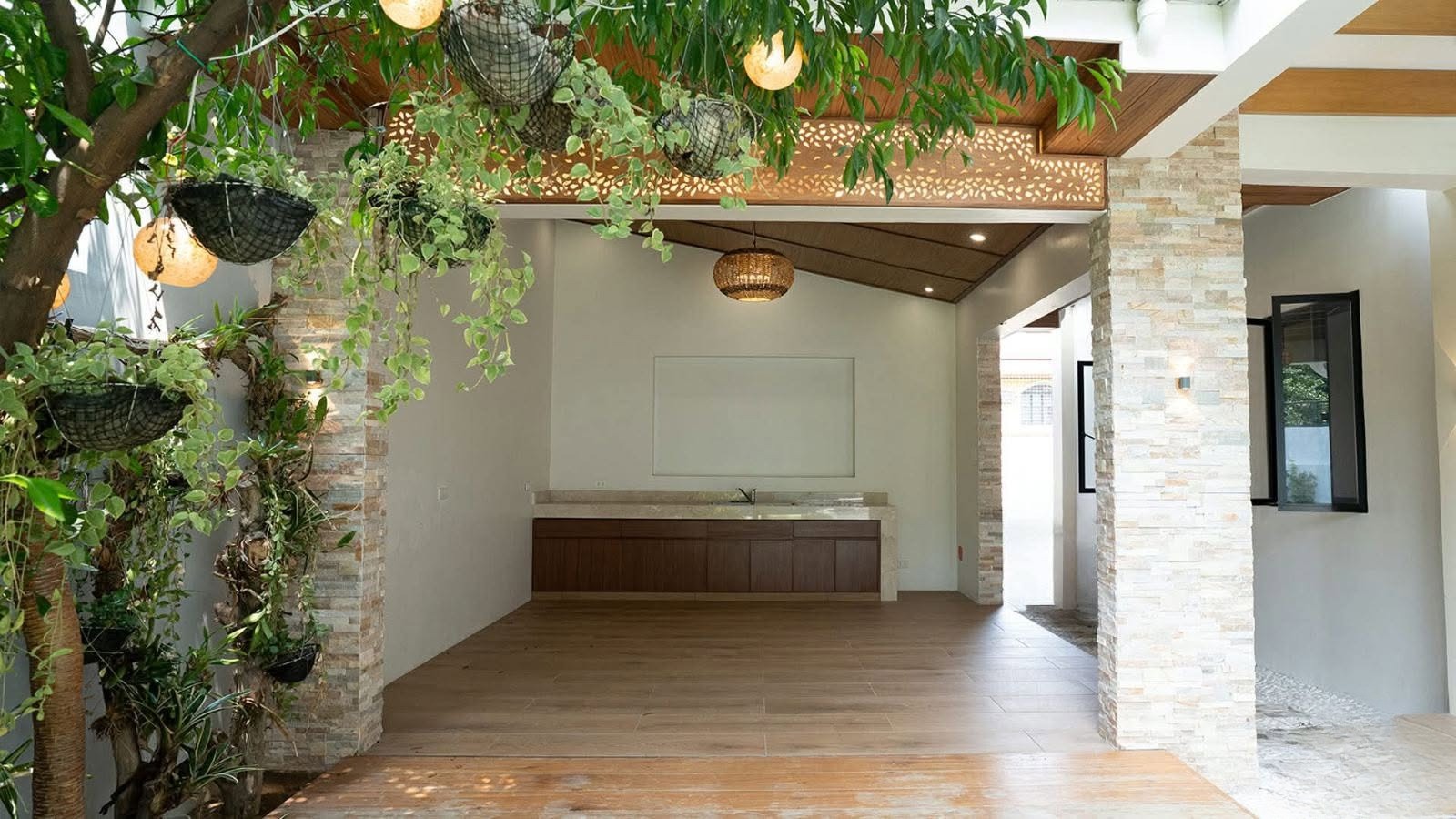8-BedroomHouseandLotforSaleinLasPiñasCity-25.jpg