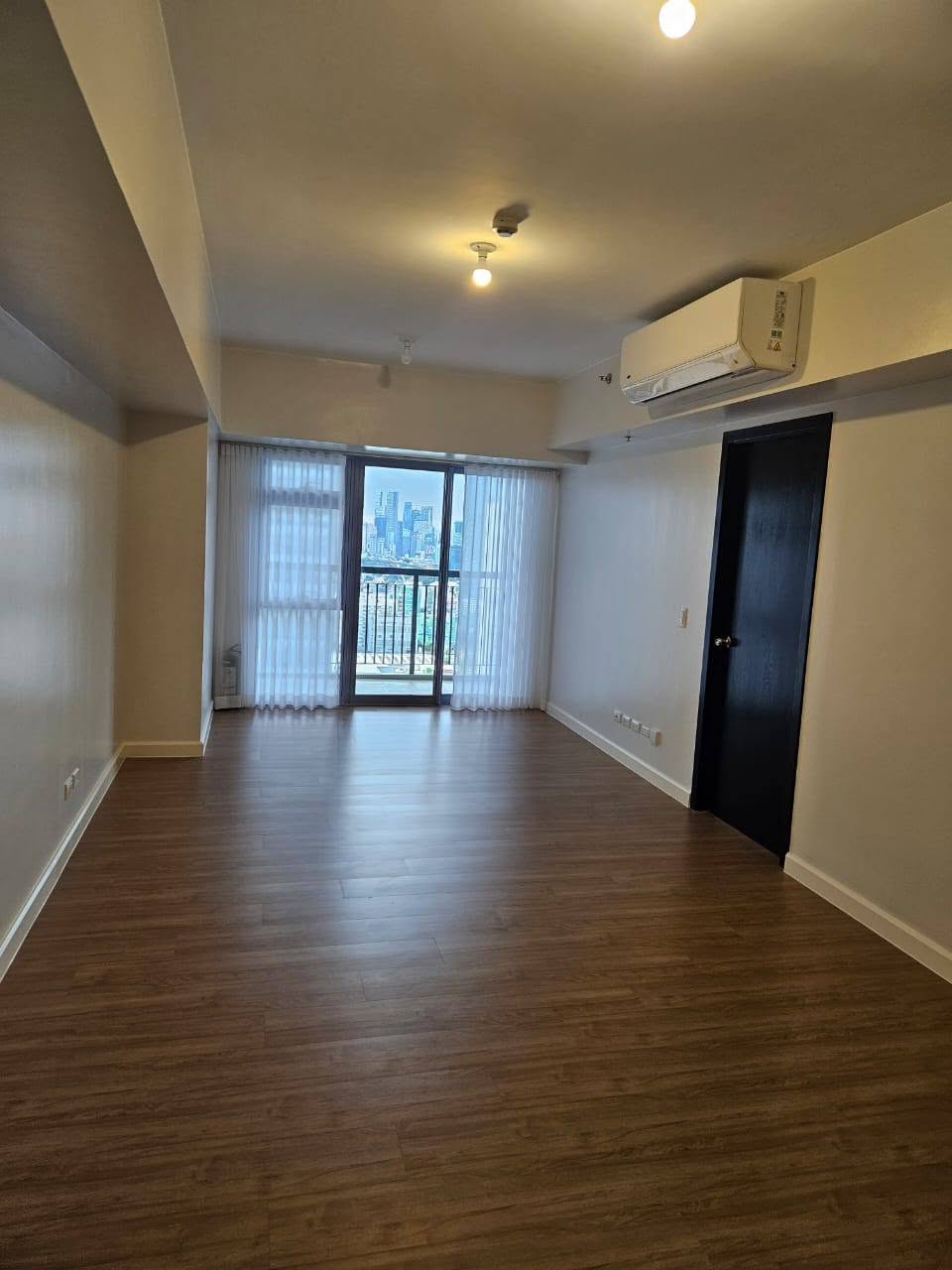 ParkTriangleResidences,BGC,Taguig-1.jpg