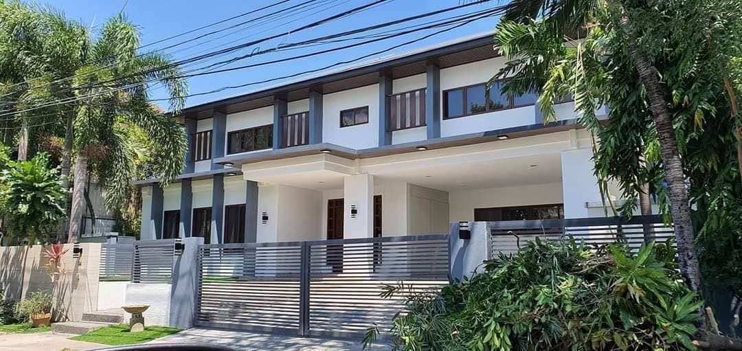 5-BedroomHouseandLotforLeaseinAyalaAlabangVillage,Muntinlupa-1.jpg