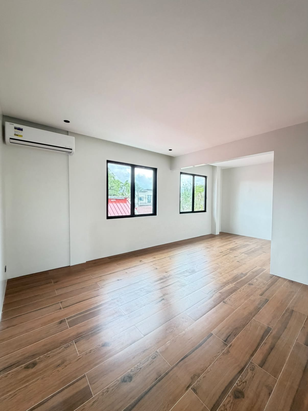 3-BedroomHouseandLotforSaleinBFInternationalVillage,LasPiñasCity-5.jpg