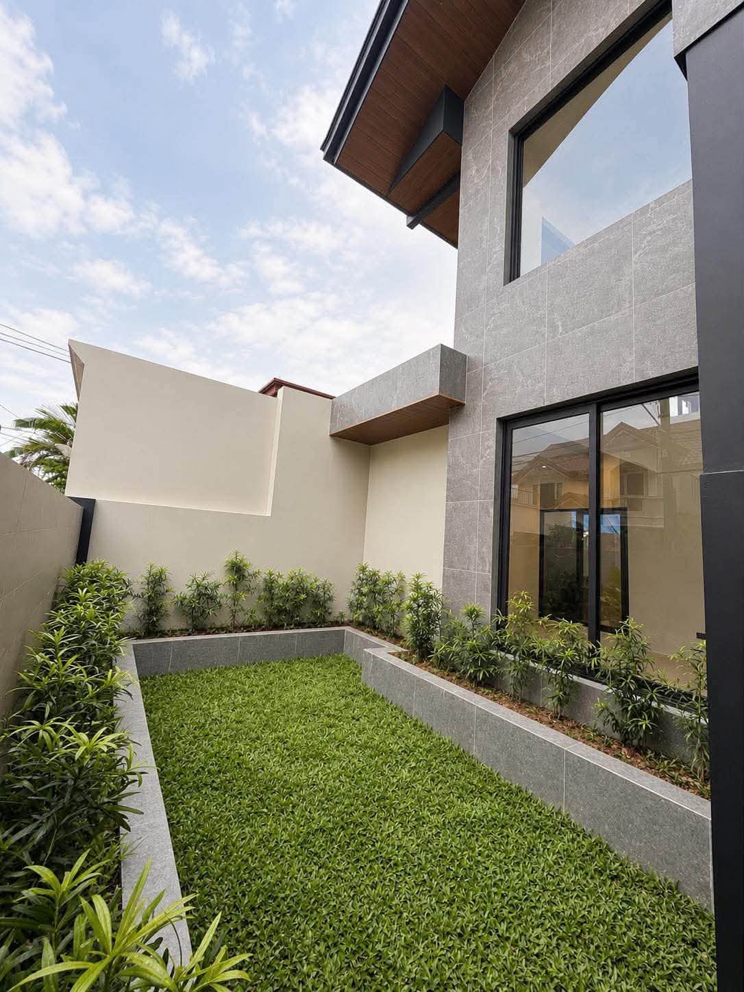 4-BedroomHouseandLotforSaleinGreenwoodsExecutiveVillage,Taytay,Rizal-3.jpg