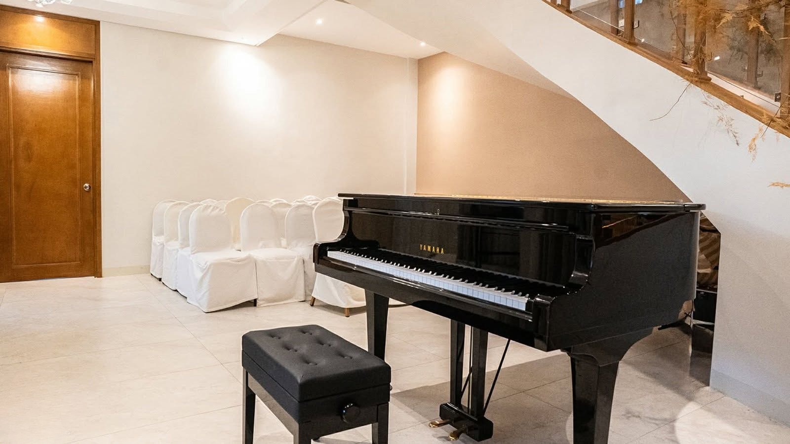 8-BedroomHouseandLotforSaleinLasPiñasCity-13.jpg