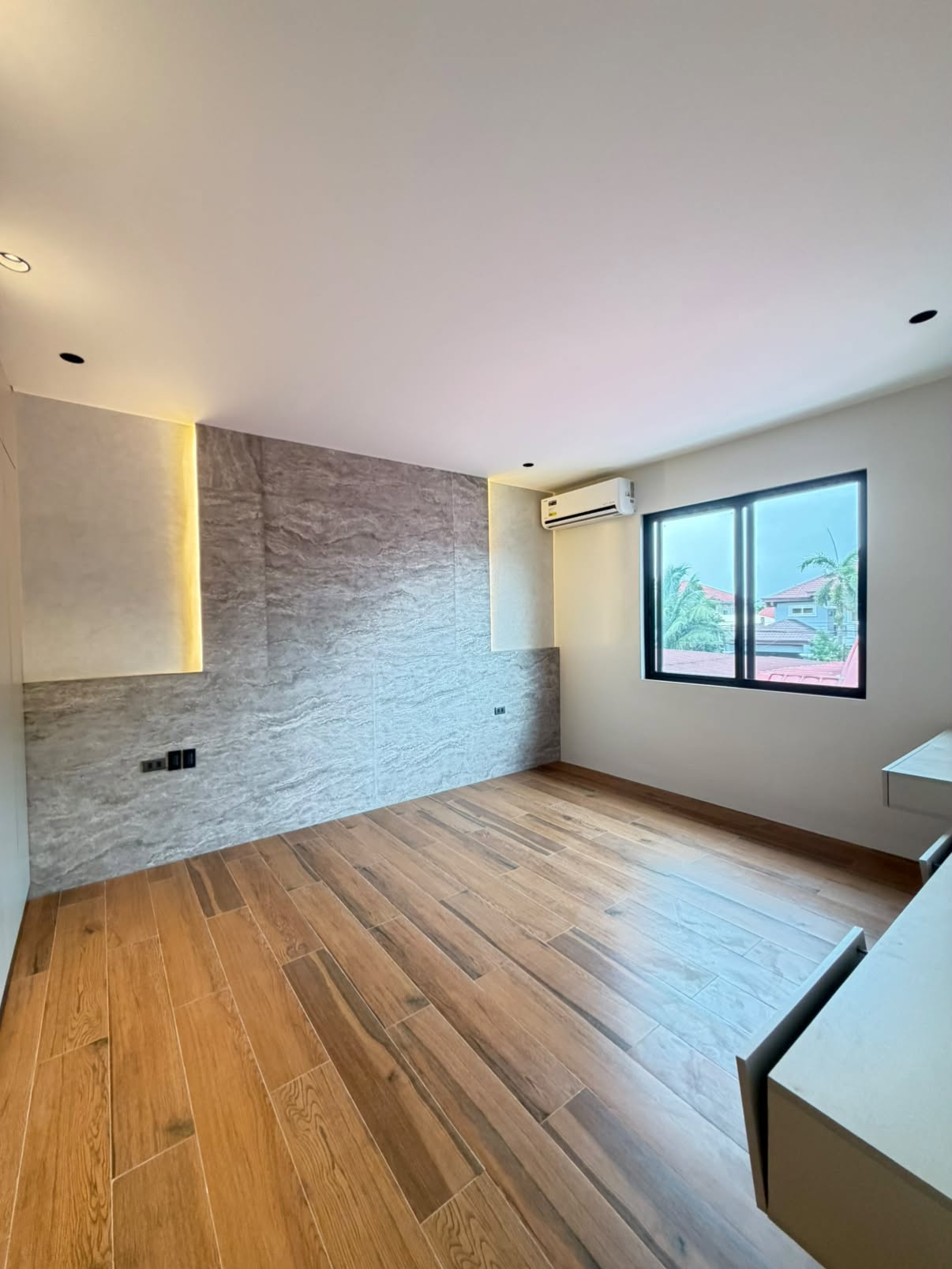 3-BedroomHouseandLotforSaleinBFInternationalVillage,LasPiñasCity-6.jpg