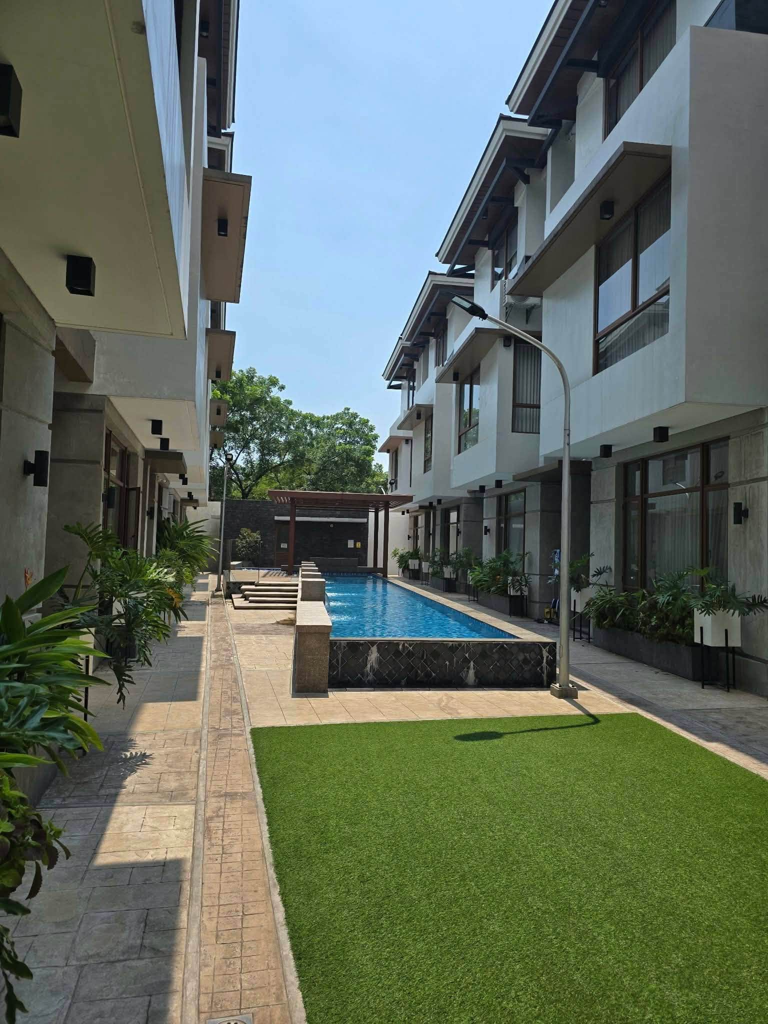 4-BedroomTownhouseforSalein,QuezonCity-1.jpg