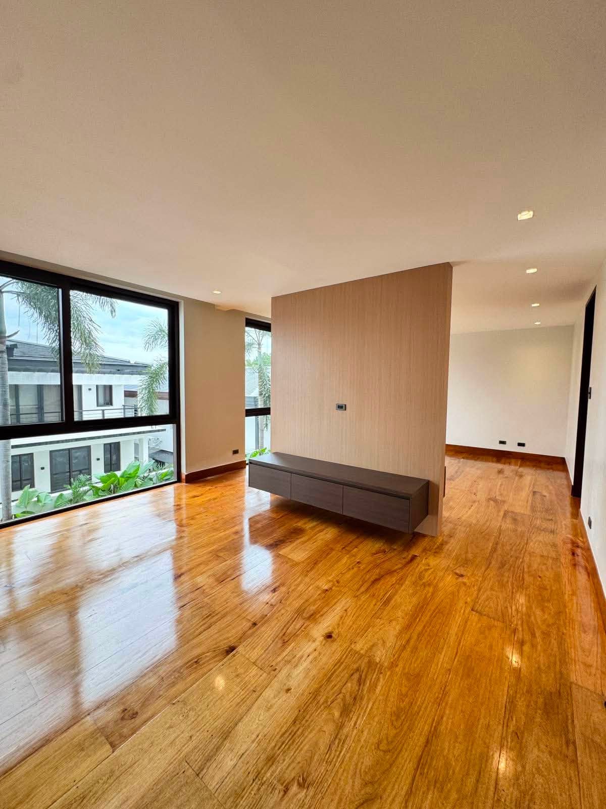 8-BedroomHouseandLotforSaleinAyalaAlabang,Muntinlupa-8.jpg