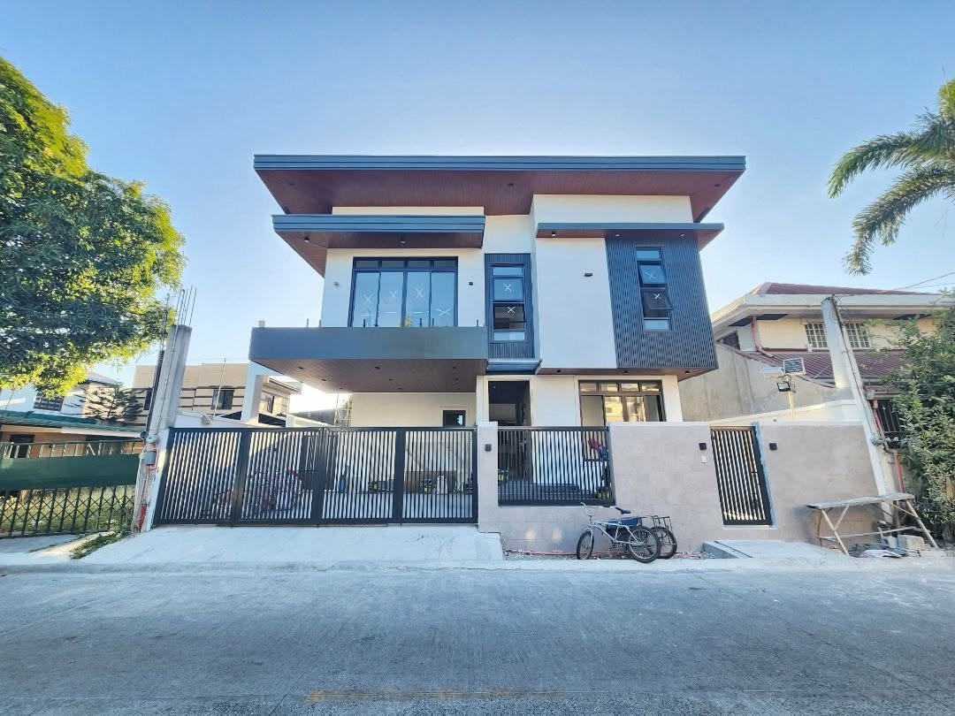 4-BedroomHouseandLotforSaleinBFHomes,ParañaqueCity-1.jpg