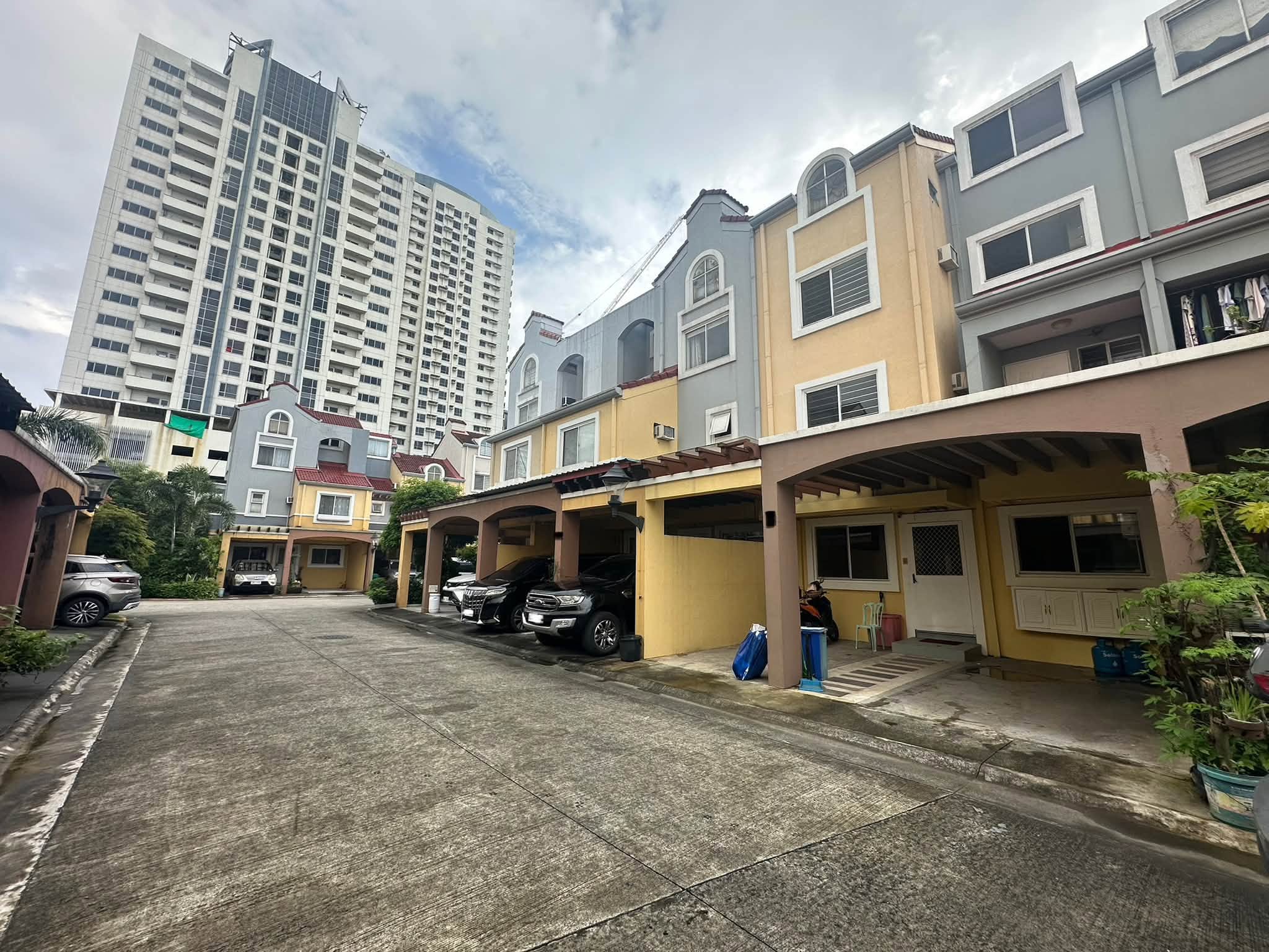 3-BedroomTownhouseforSaleinCeladonResidences,Sta.Cruz,Manila-2.jpg