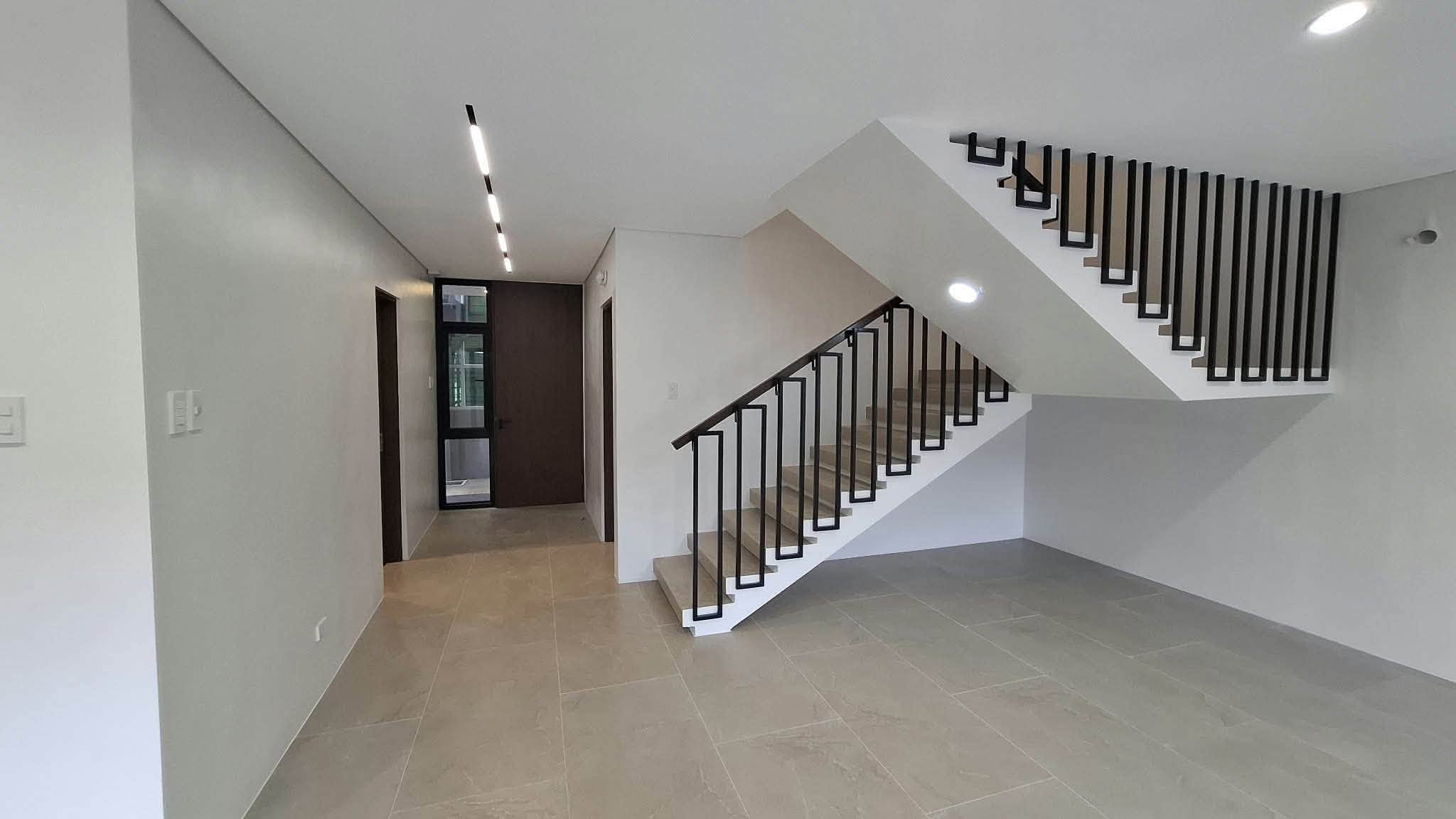 8-BedroomHouseandLotforSaleinGSISVillage,QuezonCity-11.jpg