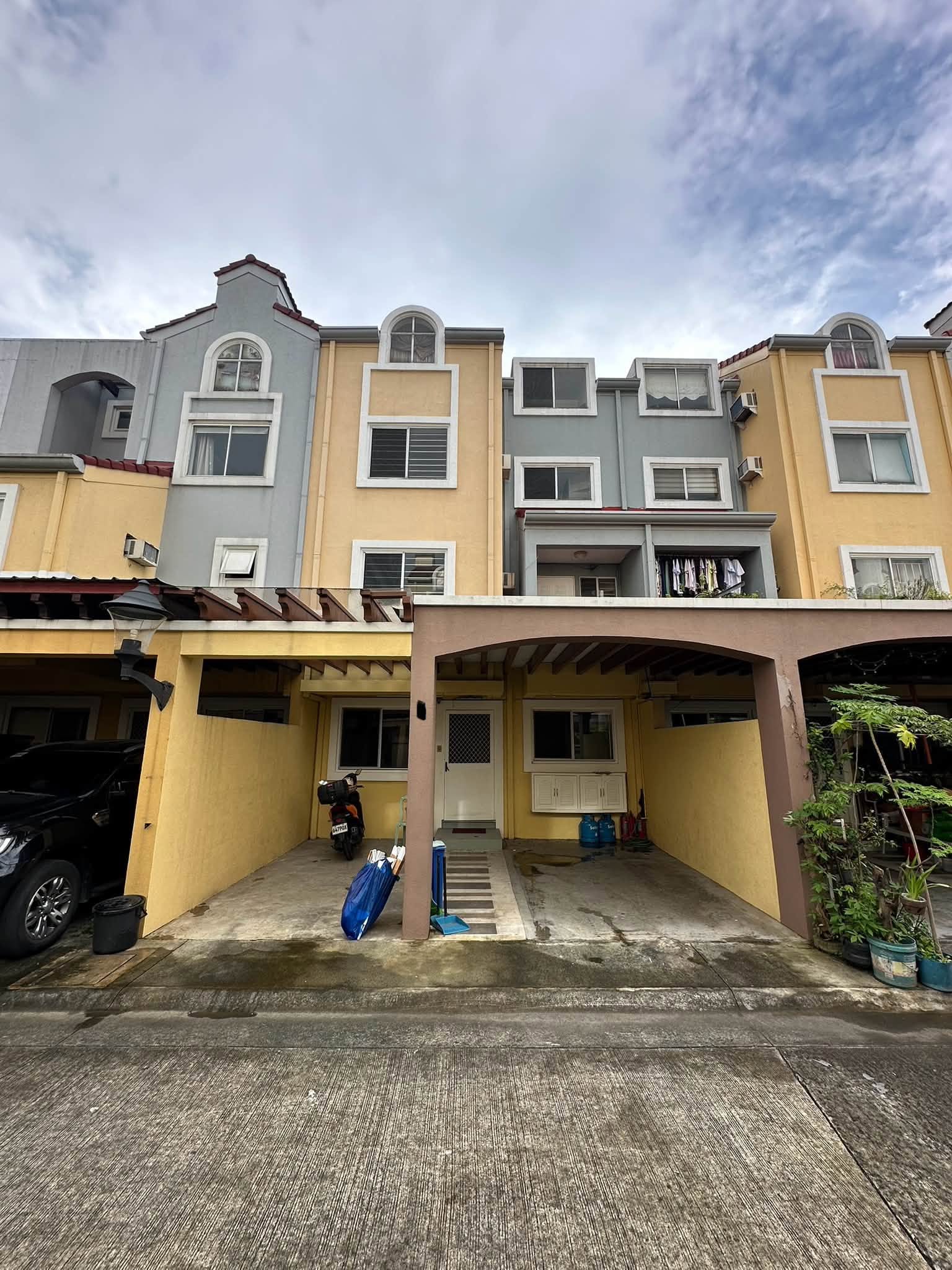3-BedroomTownhouseforSaleinCeladonResidences,Sta.Cruz,Manila-1.jpg