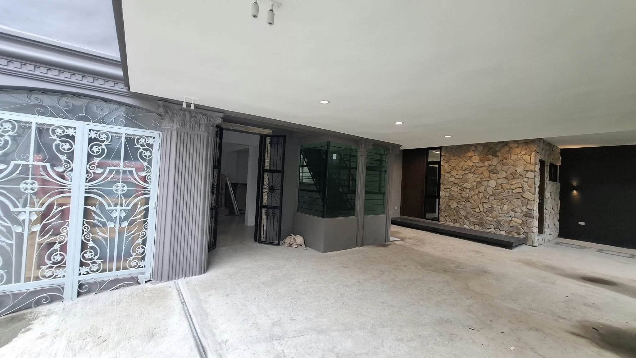 8-BedroomHouseandLotforSaleinGSISVillage,QuezonCity-4.jpg