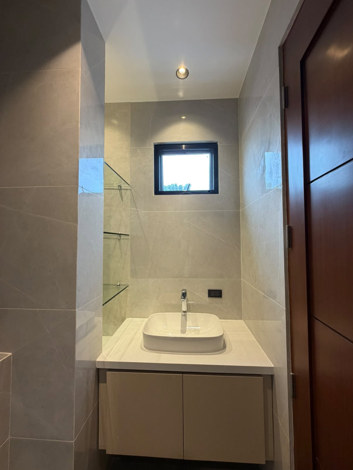 3-BedroomHouseandLotforSaleinBFInternationalVillage,LasPiñasCity-13.jpg