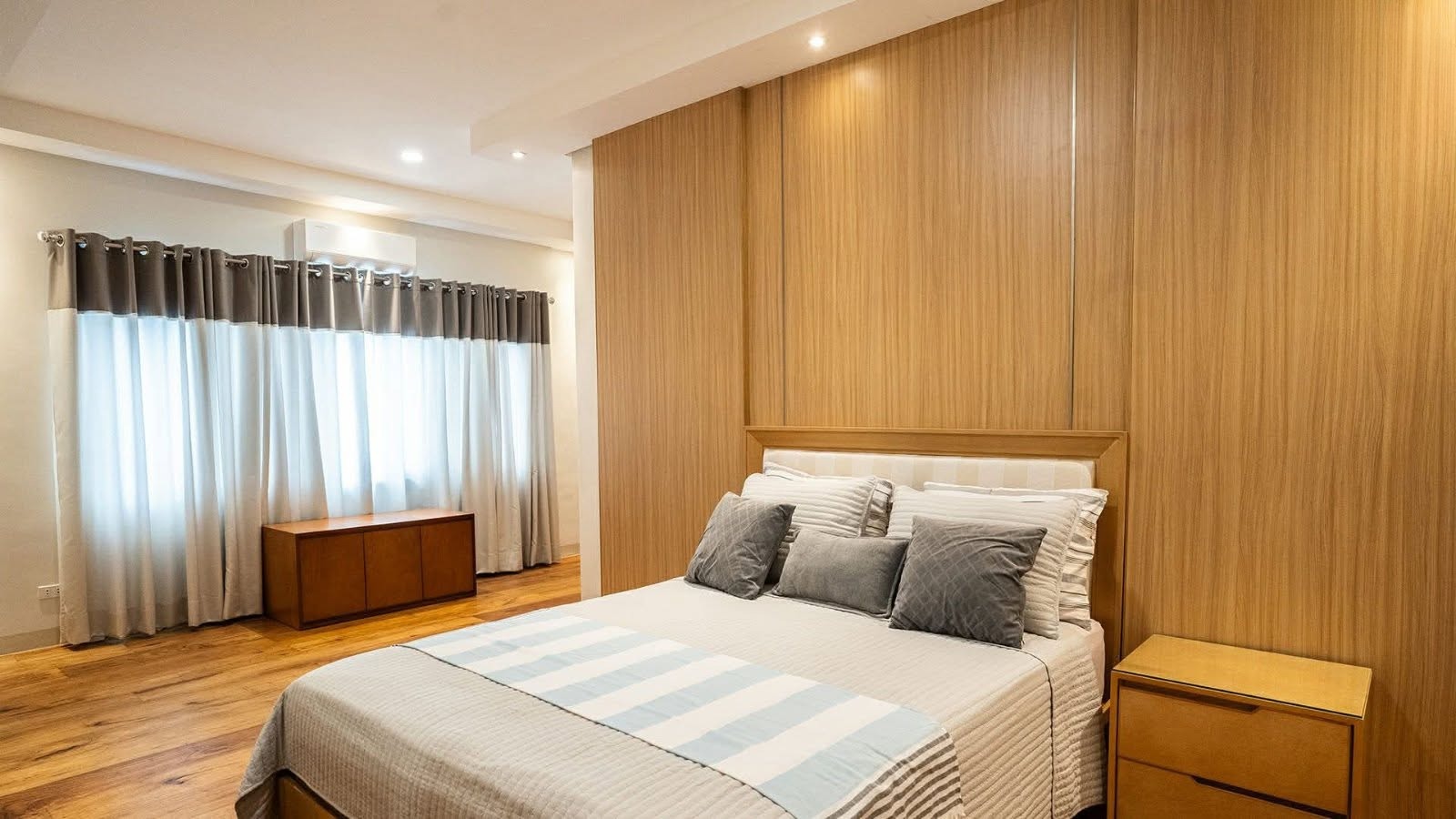 8-BedroomHouseandLotforSaleinLasPiñasCity-17.jpg